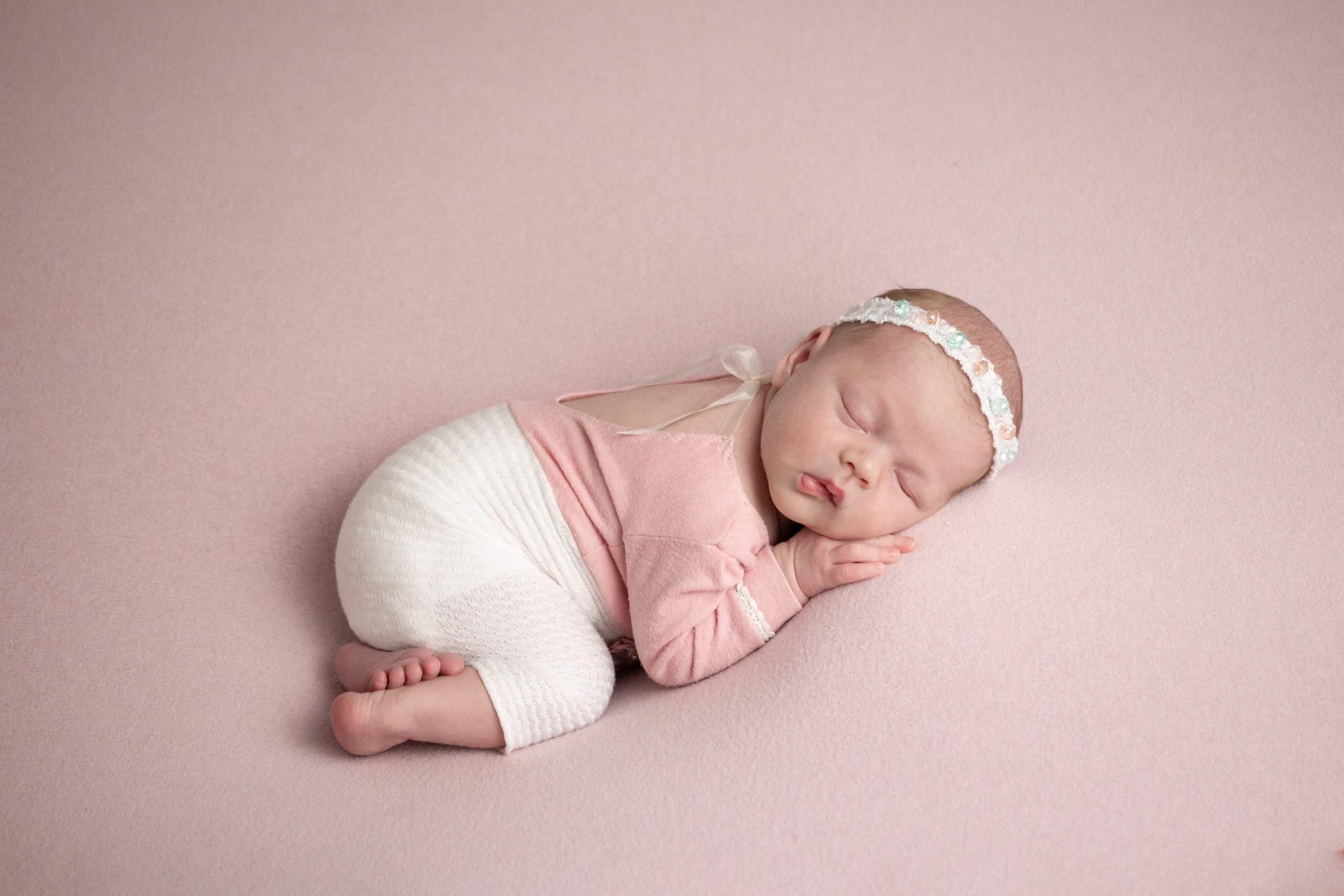 Классический стиль newborn. Фотограф новорождённых Анапа Елена Кушнарь