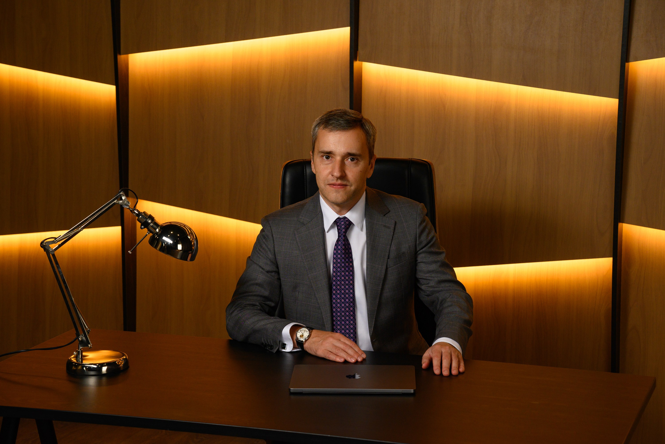 Портрет для руководителя. Компания и фотошкола по созданию контента в Москве