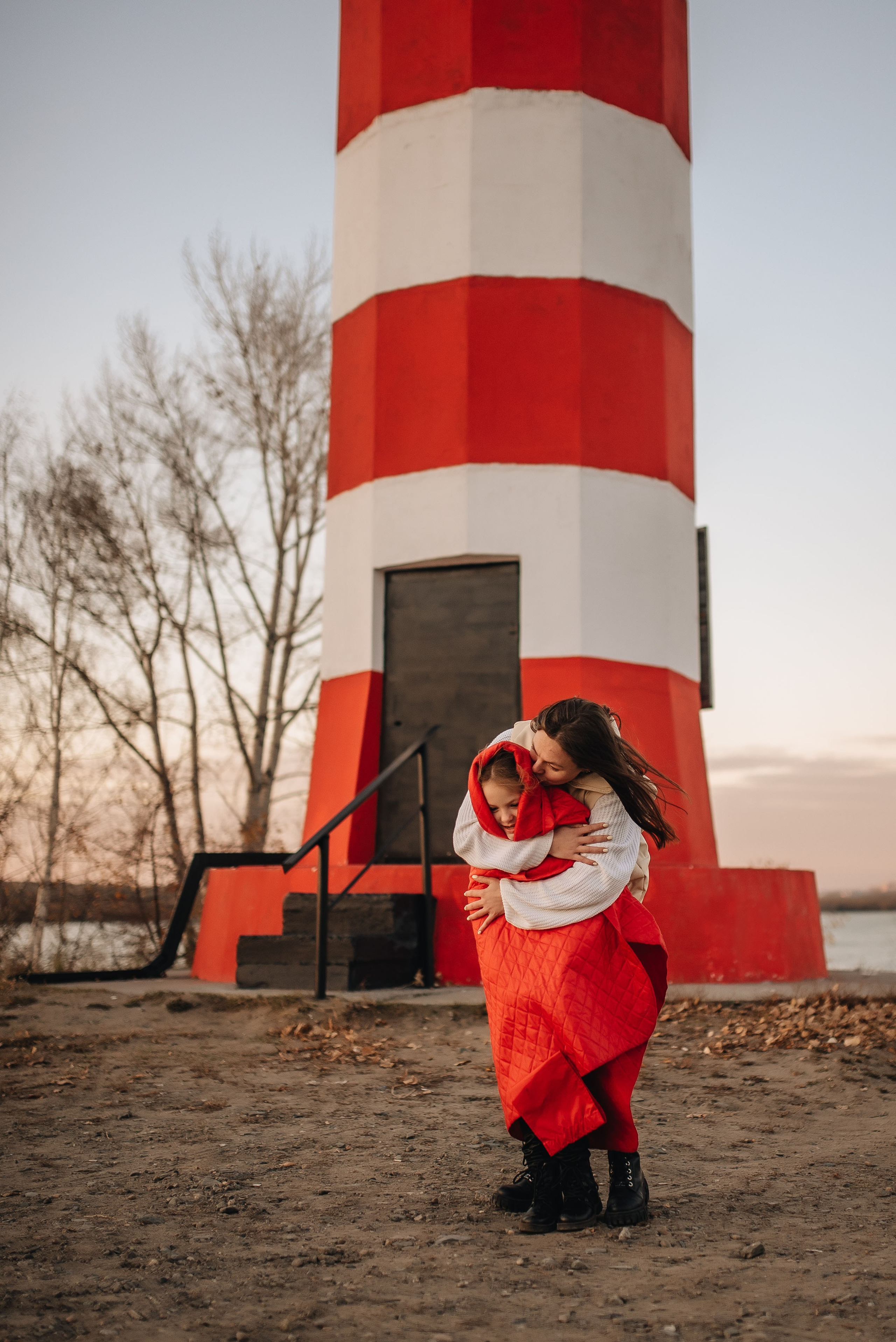 Катя и Варя (маяк). Семейная фотосессия в Новосибирске от фотографа Ольги Коваль