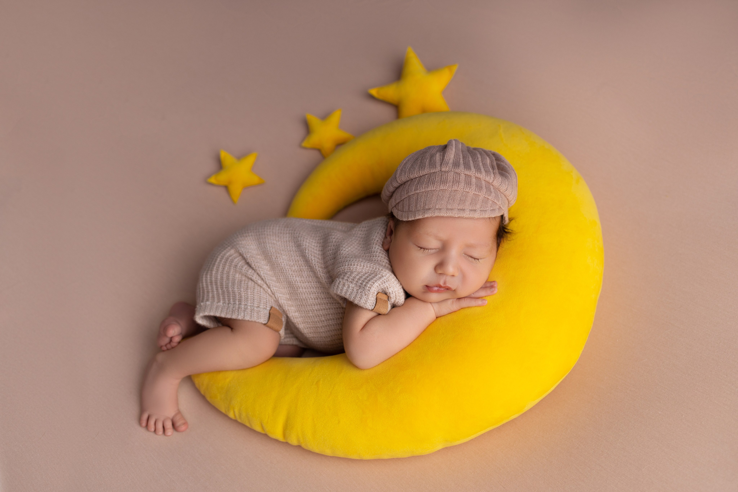 Классическая фотосессия малыша. Фотограф новорожденных малышей в Омске и Омской области Эльвира Камаева