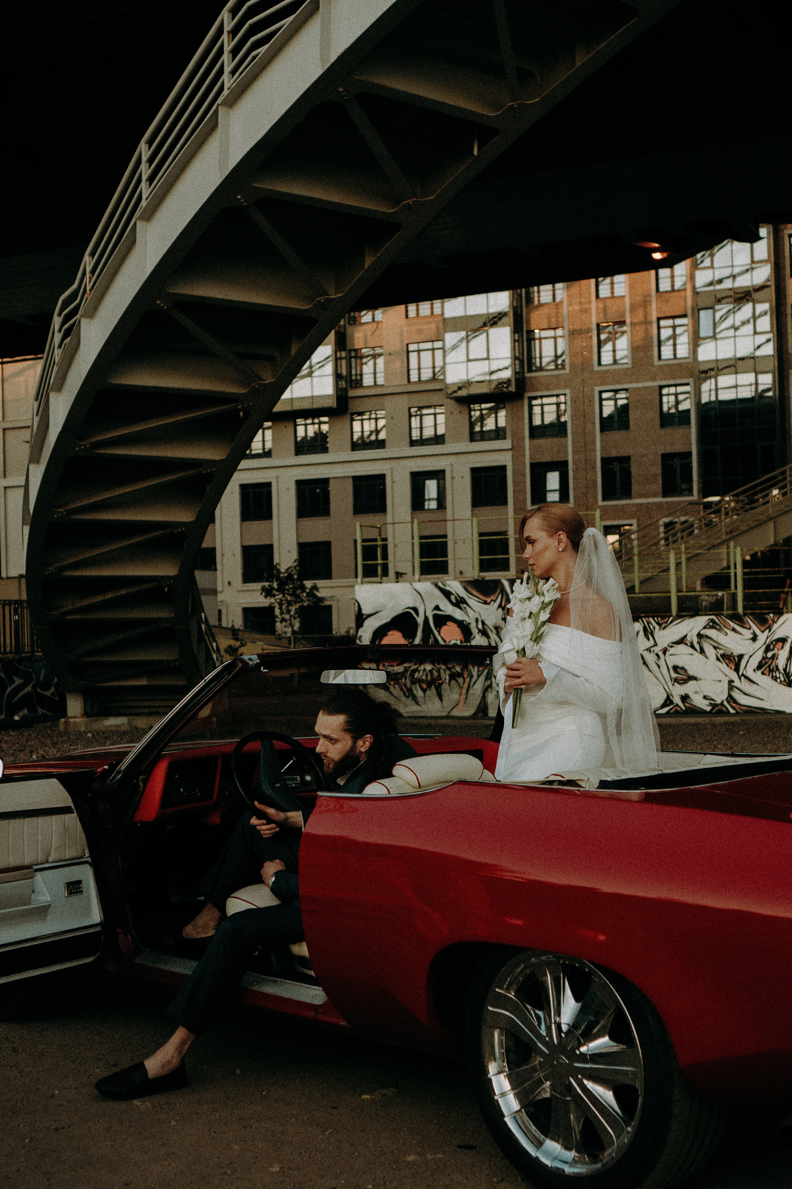 СВАДЕБНАЯ СЬЕМКА ВОЗЛЕ МСОТА БЕТАНКУРА НА КАБРИОЛЕТЕ. Профессиональный фотограф, Санкт-Петербург — Виктория Богомолова