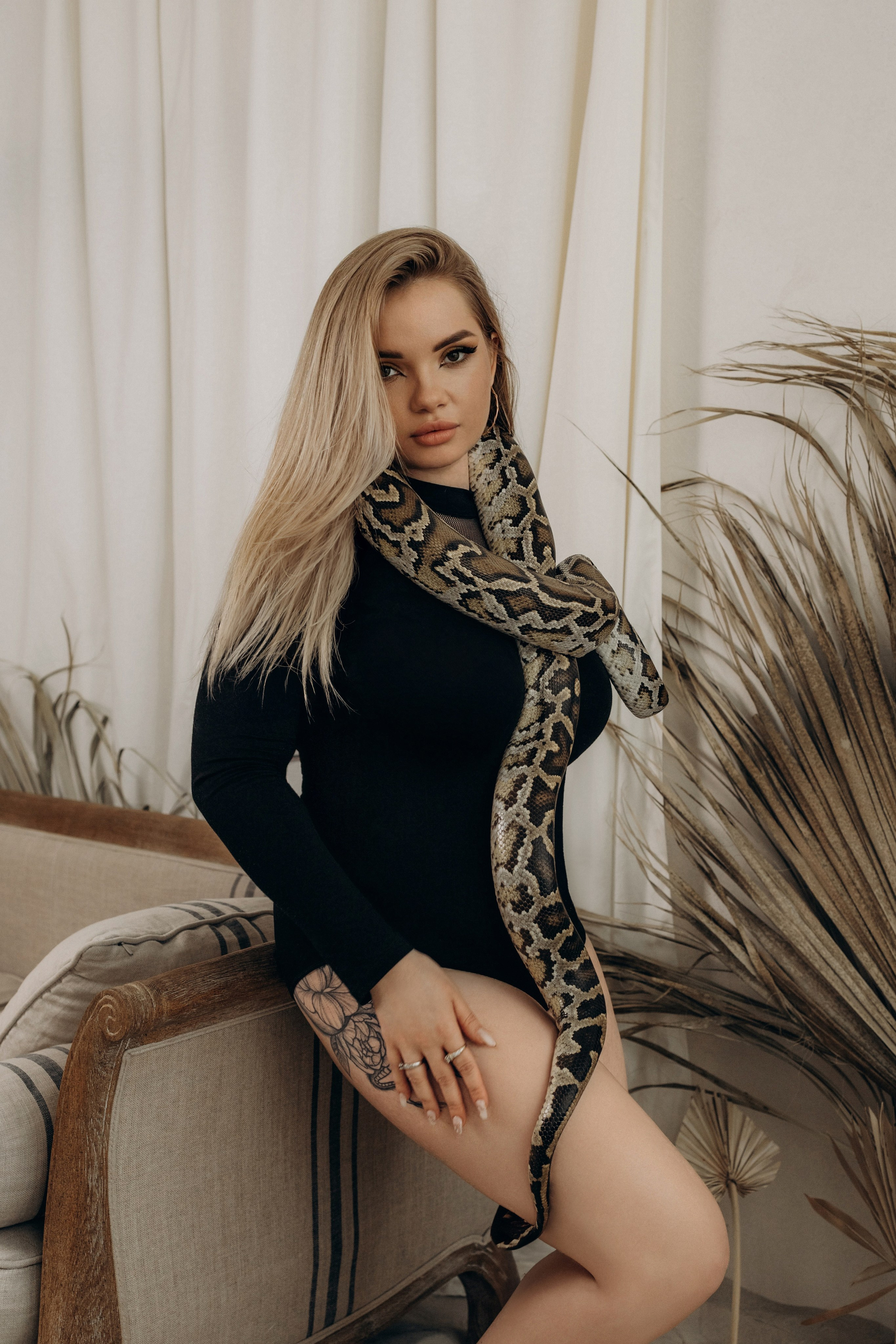 Даша. Змея. Фотограф Ксения Железникова