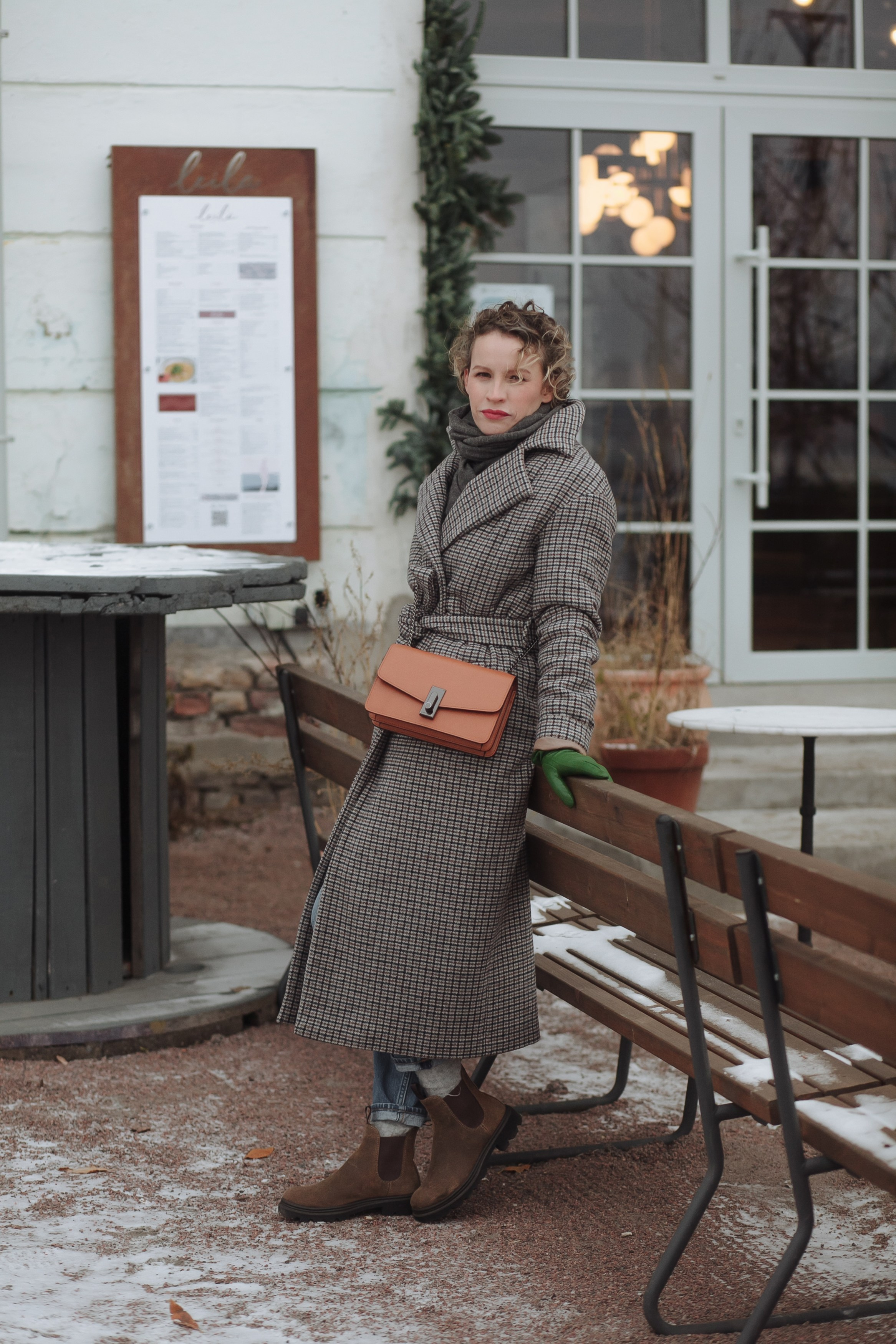 Лена, ноябрьский ветер и залив. Семейный фотограф, свадебный фотограф, женский портрет в Санкт-Петербу