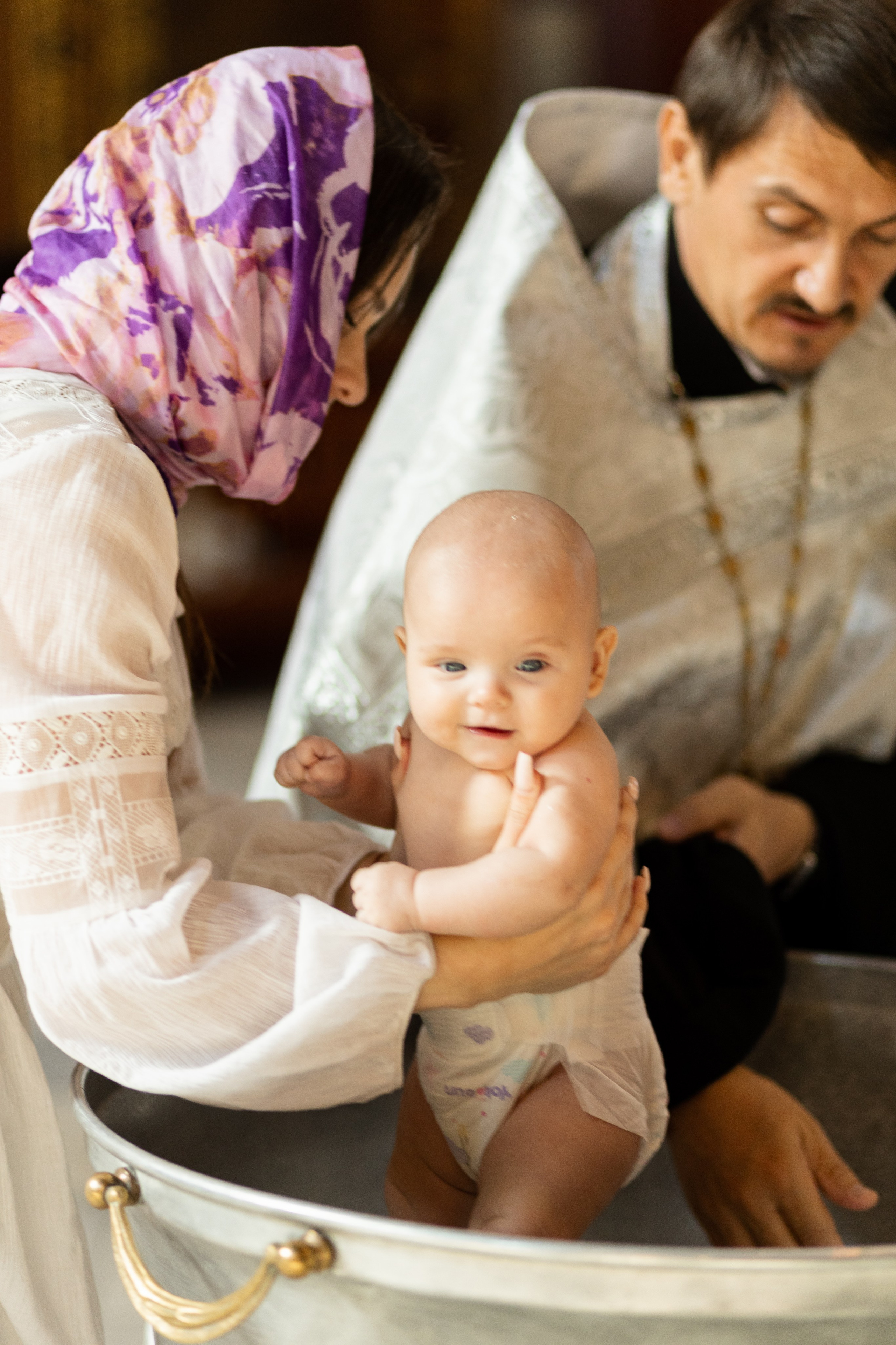 Крещение Миланы в Соборе Вознесения Господня Новочеркасск. Анастасия Безуглова- свадебный фотограф в Таганроге