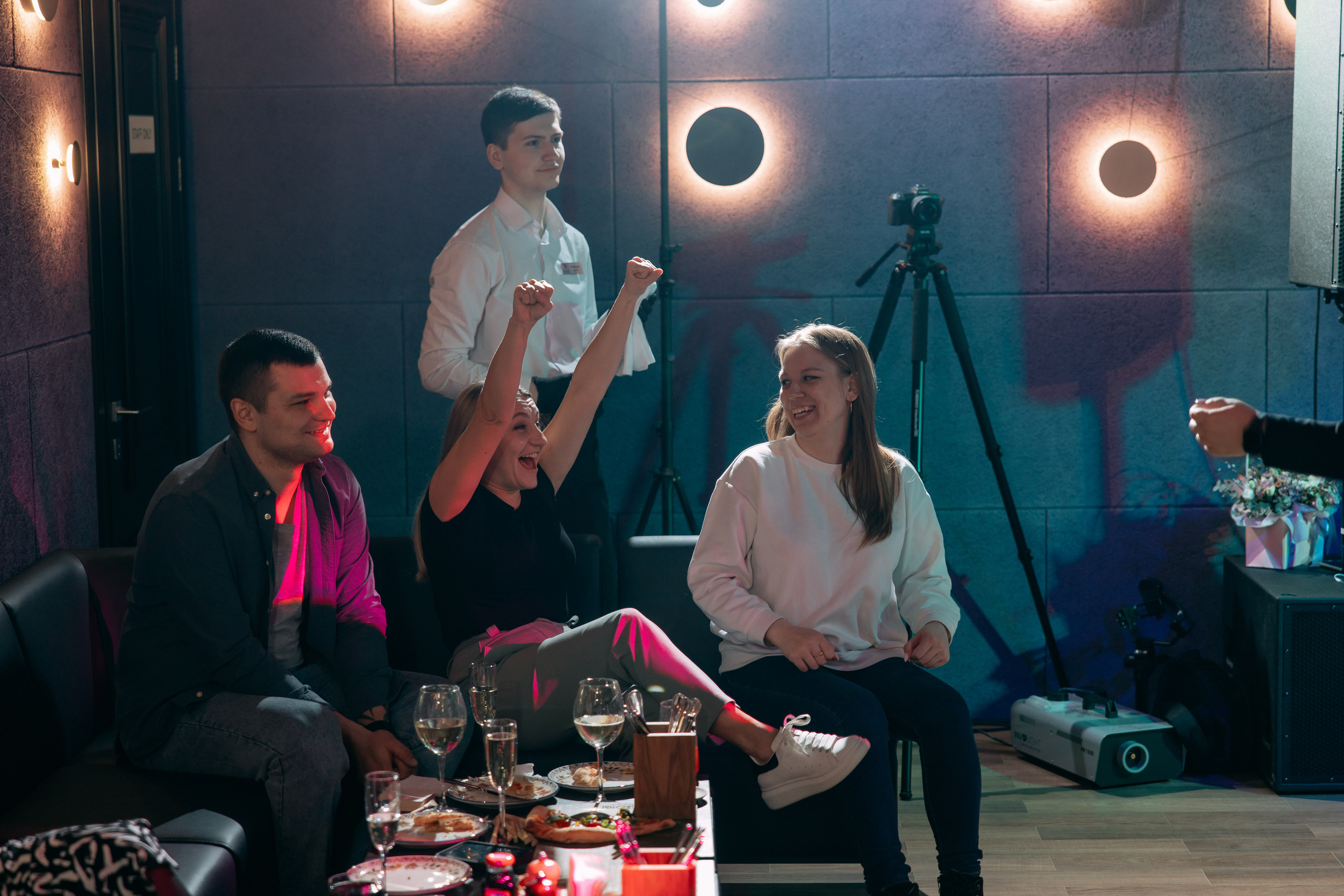 День рождения в караоке. Фото и видео съемка. Андрей Ионов