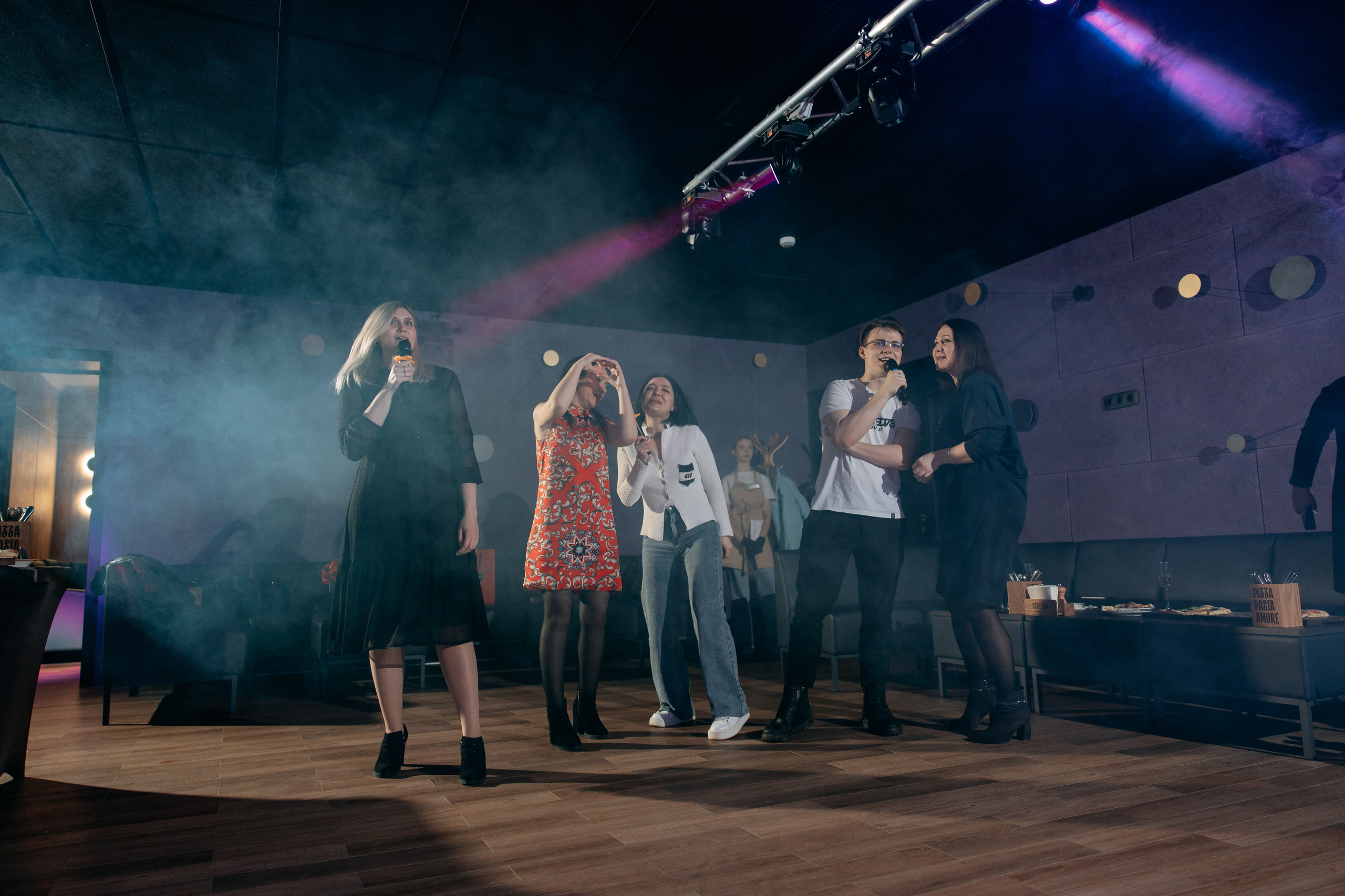 День рождения в караоке. Фото и видео съемка. Андрей Ионов