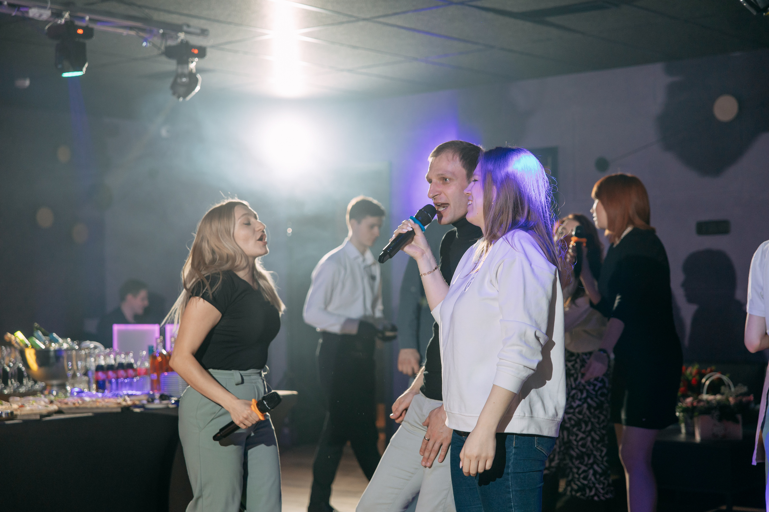 День рождения в караоке. Фото и видео съемка. Андрей Ионов