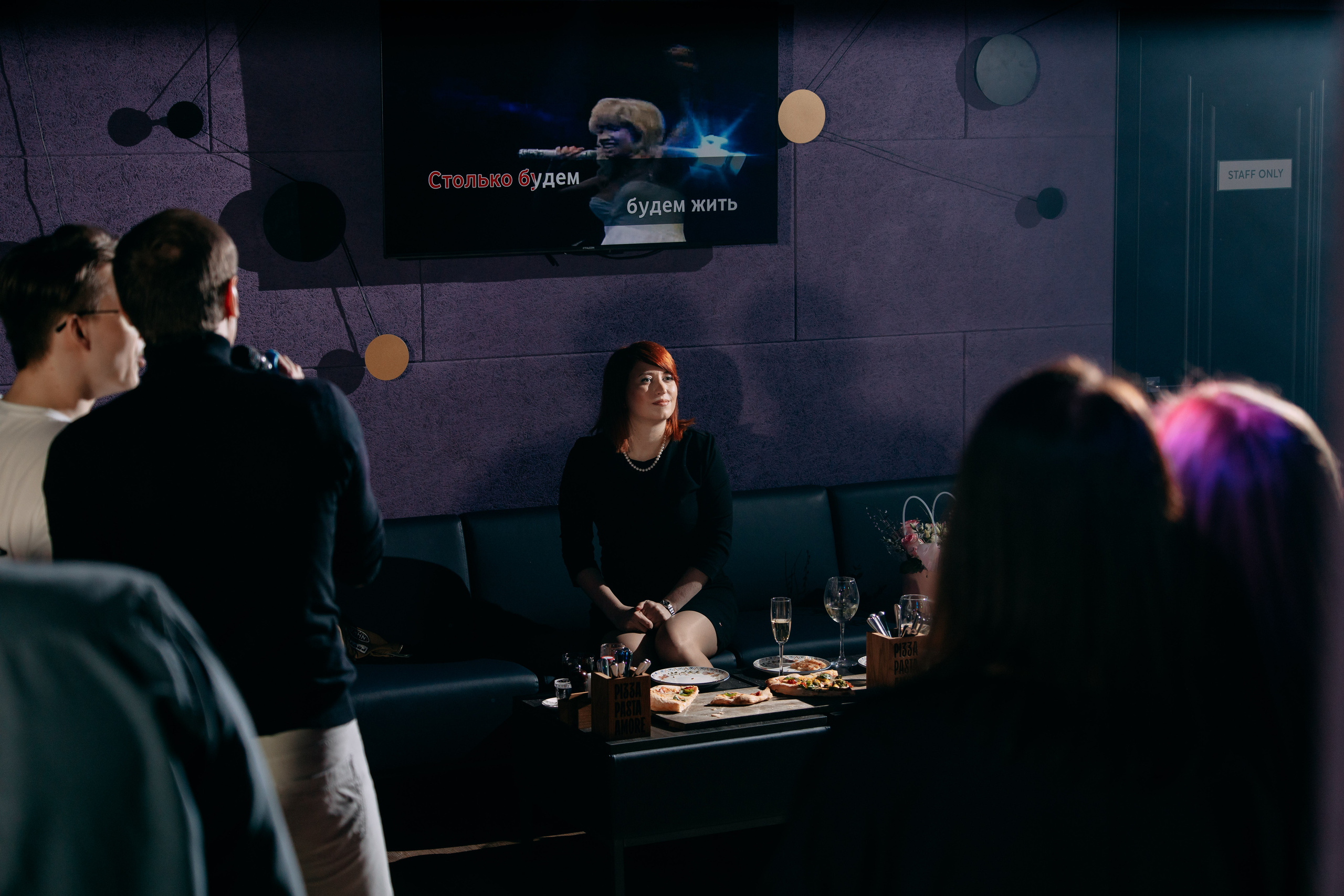 День рождения в караоке. Фото и видео съемка. Андрей Ионов