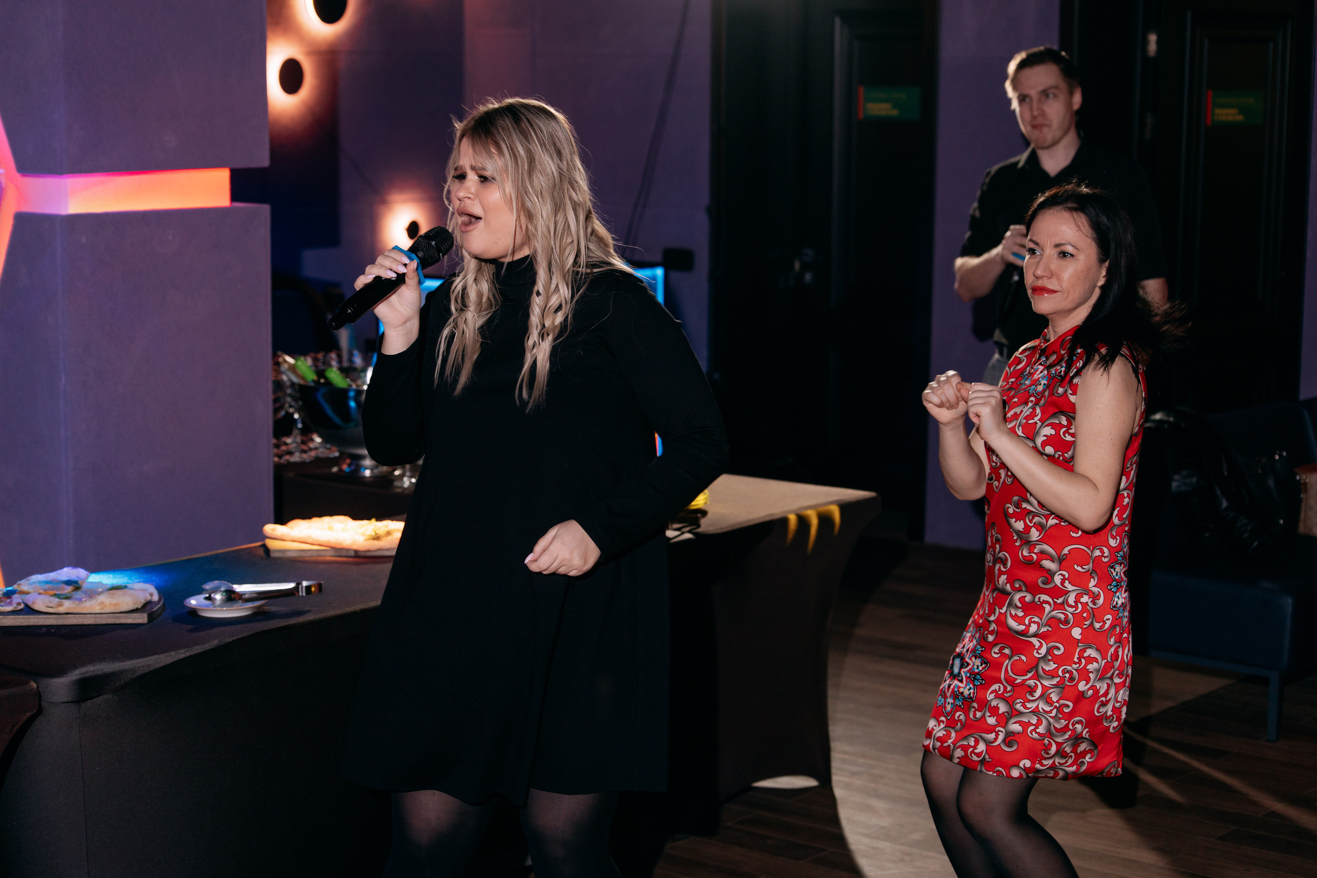 День рождения в караоке. Фото и видео съемка. Андрей Ионов