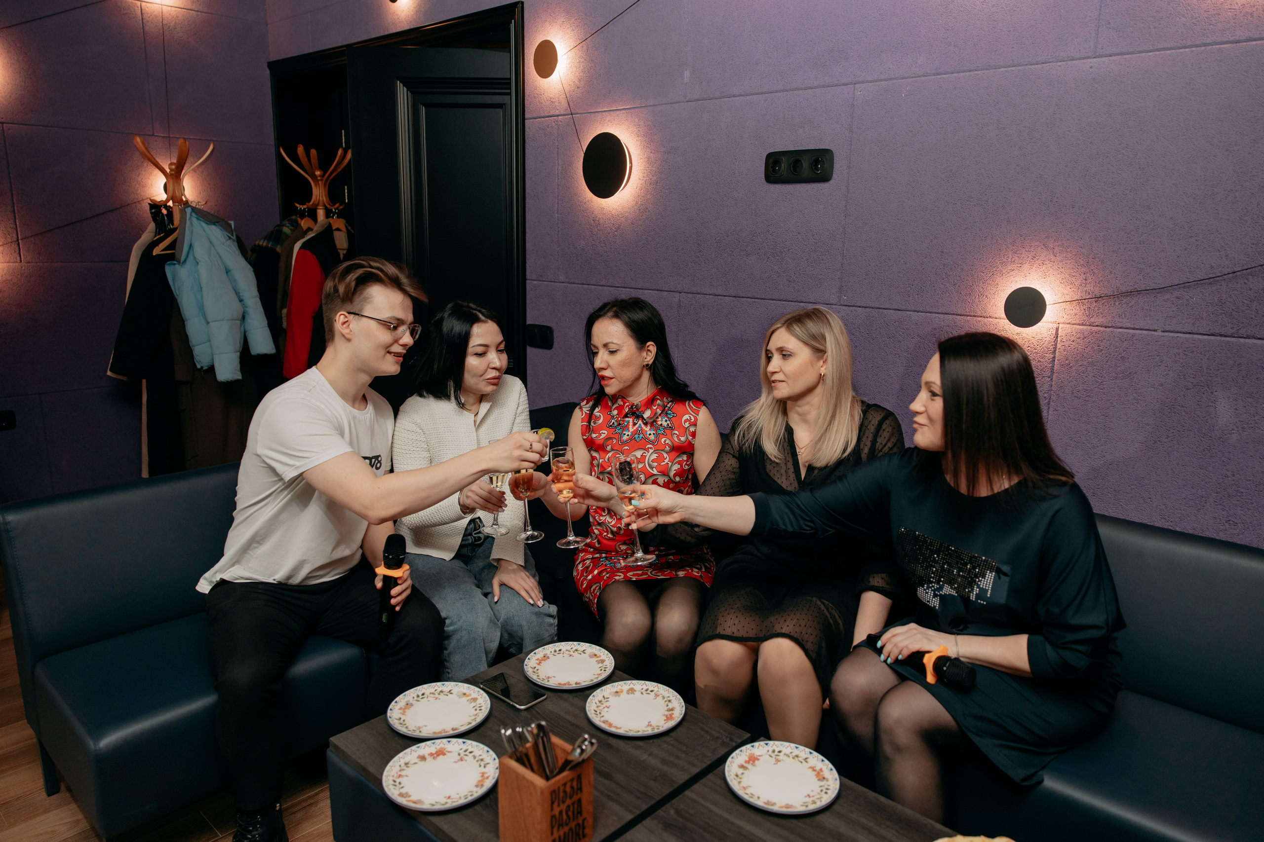 День рождения в караоке. Фото и видео съемка. Андрей Ионов