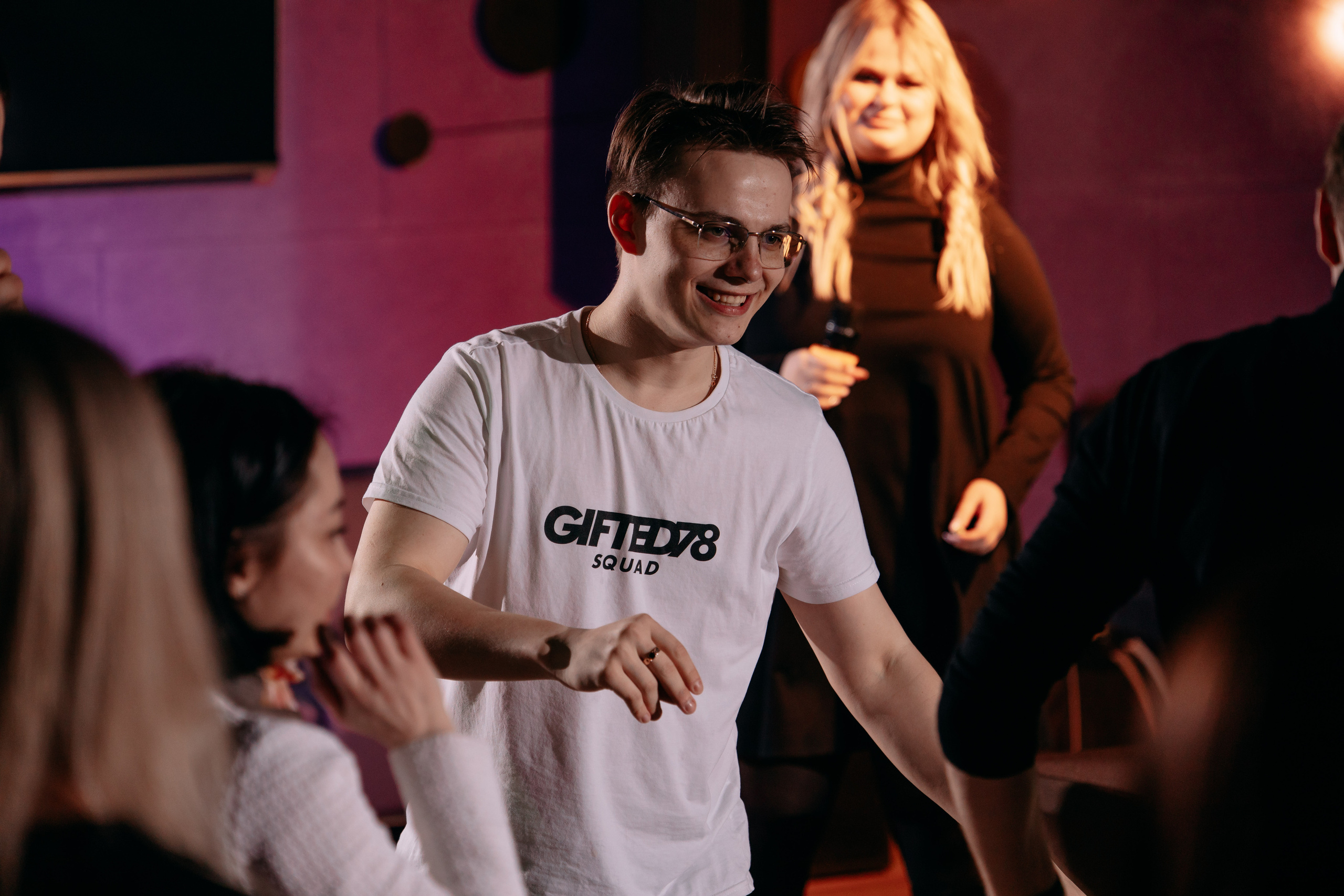 День рождения в караоке. Фото и видео съемка. Андрей Ионов