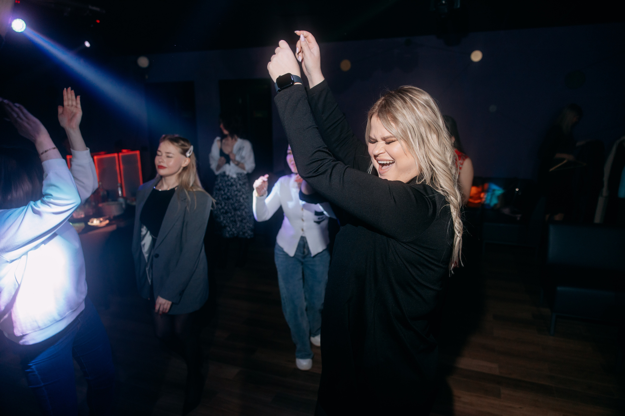 День рождения в караоке. Фото и видео съемка. Андрей Ионов