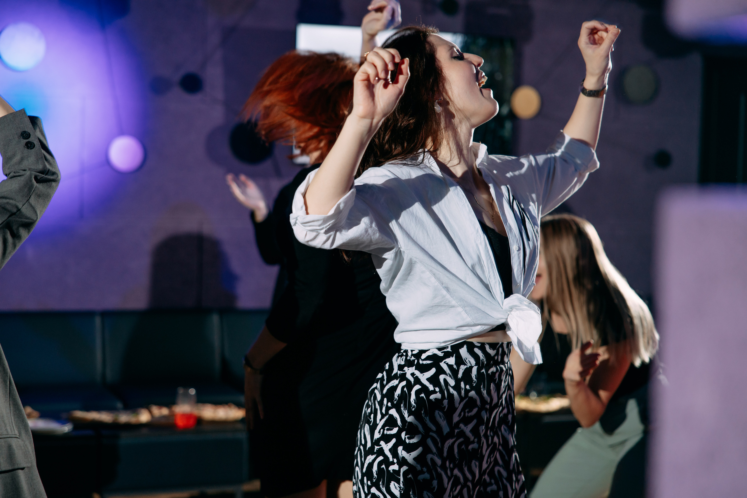 День рождения в караоке. Фото и видео съемка. Андрей Ионов