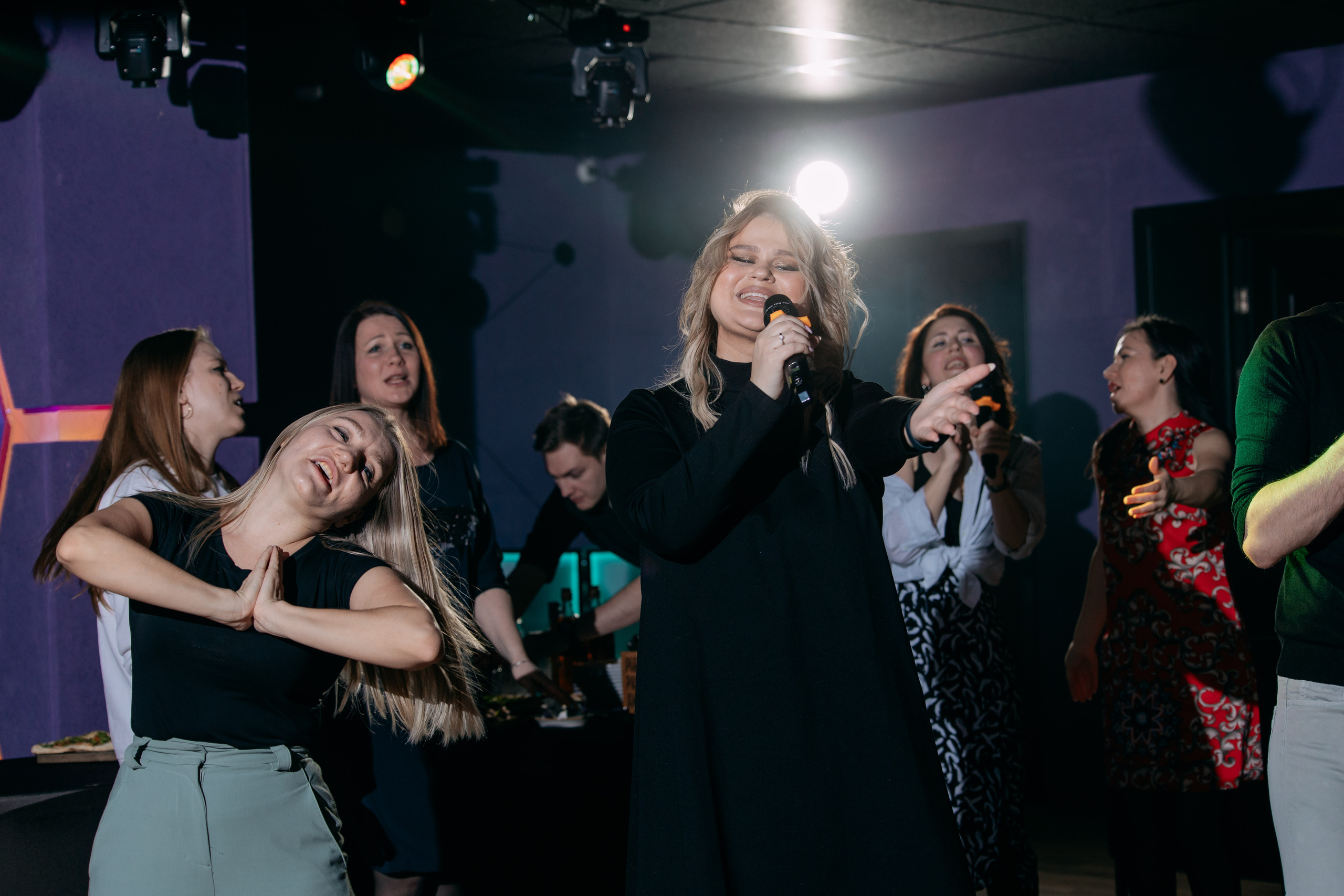 День рождения в караоке. Фото и видео съемка. Андрей Ионов