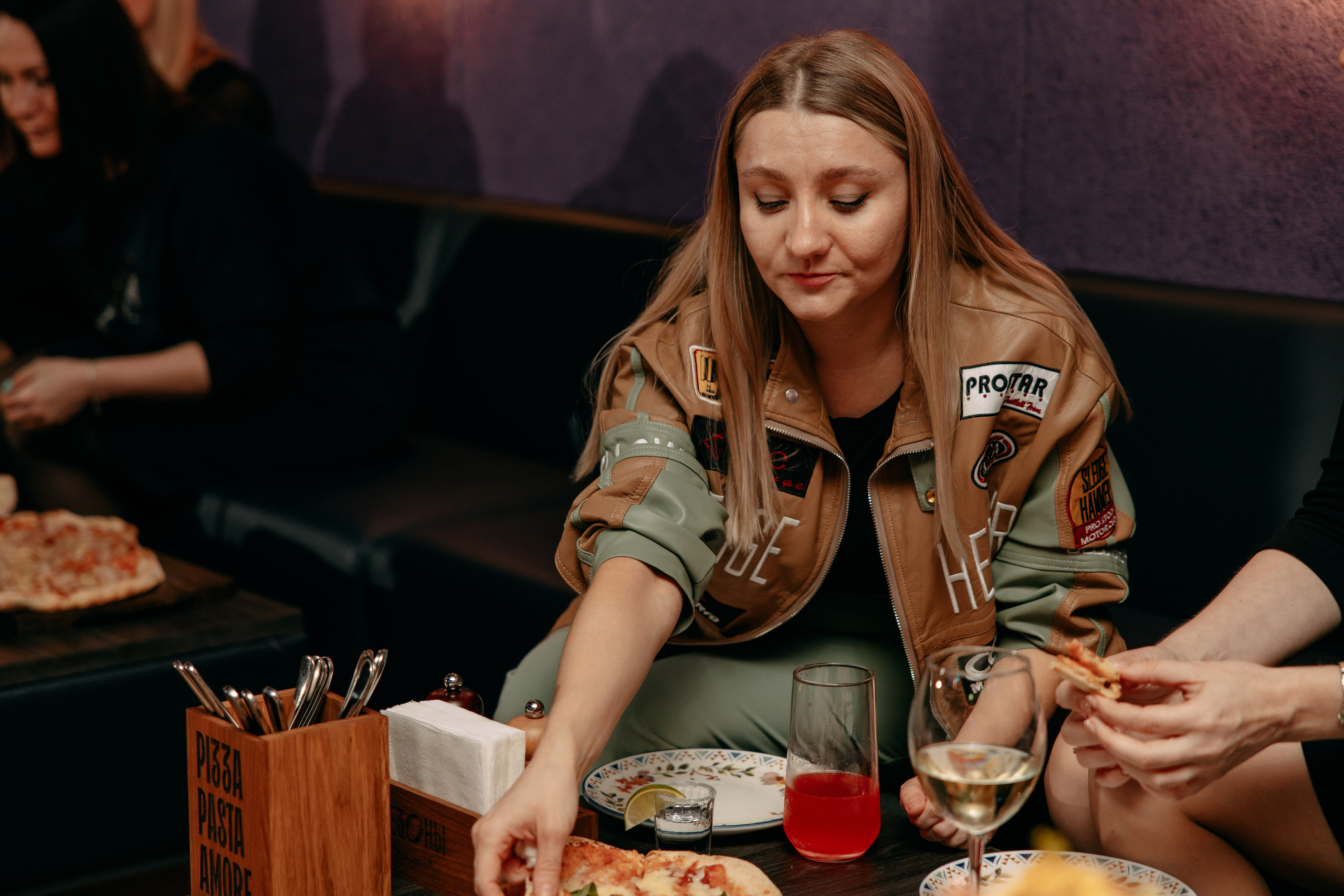 День рождения в караоке. Фото и видео съемка. Андрей Ионов