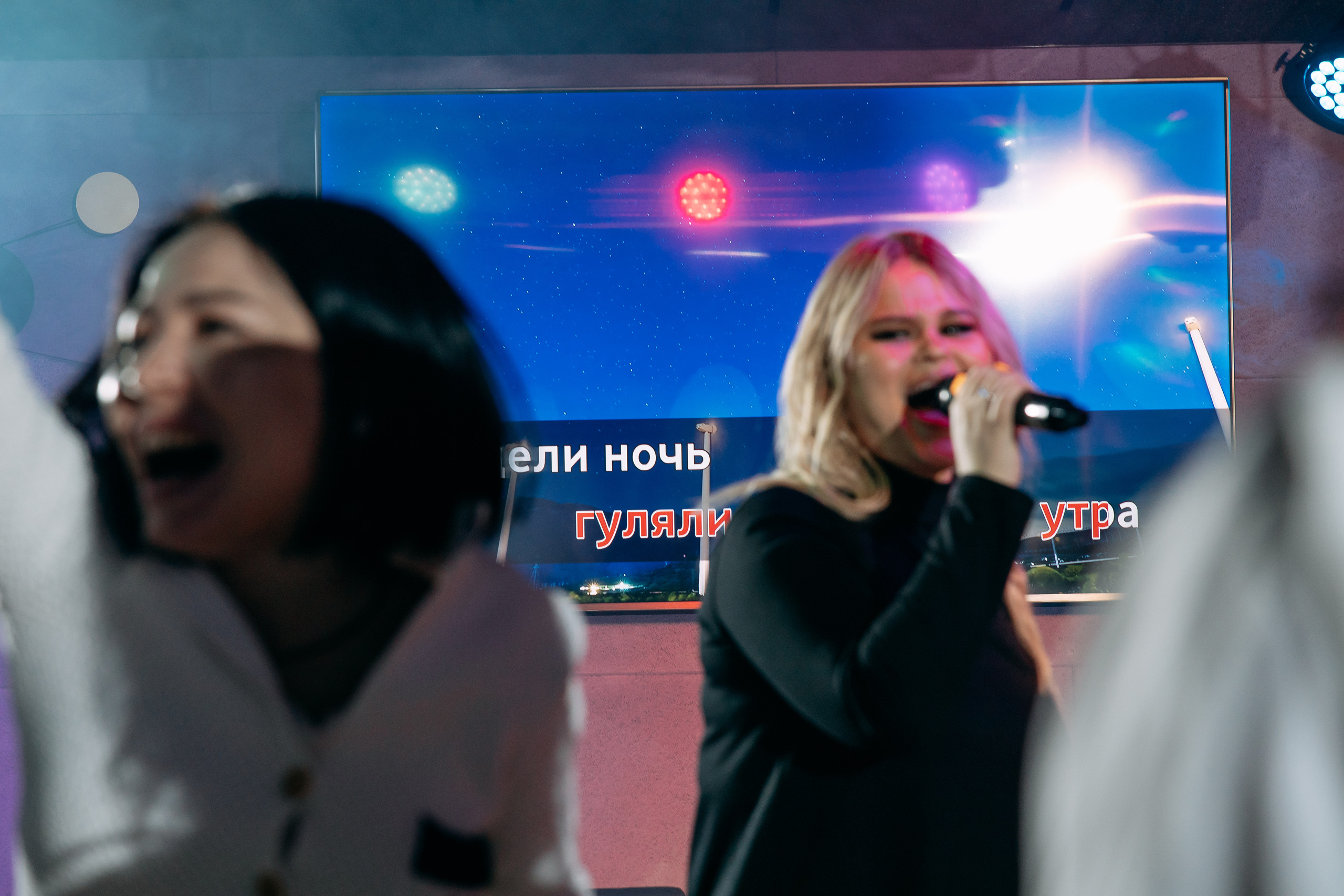 День рождения в караоке