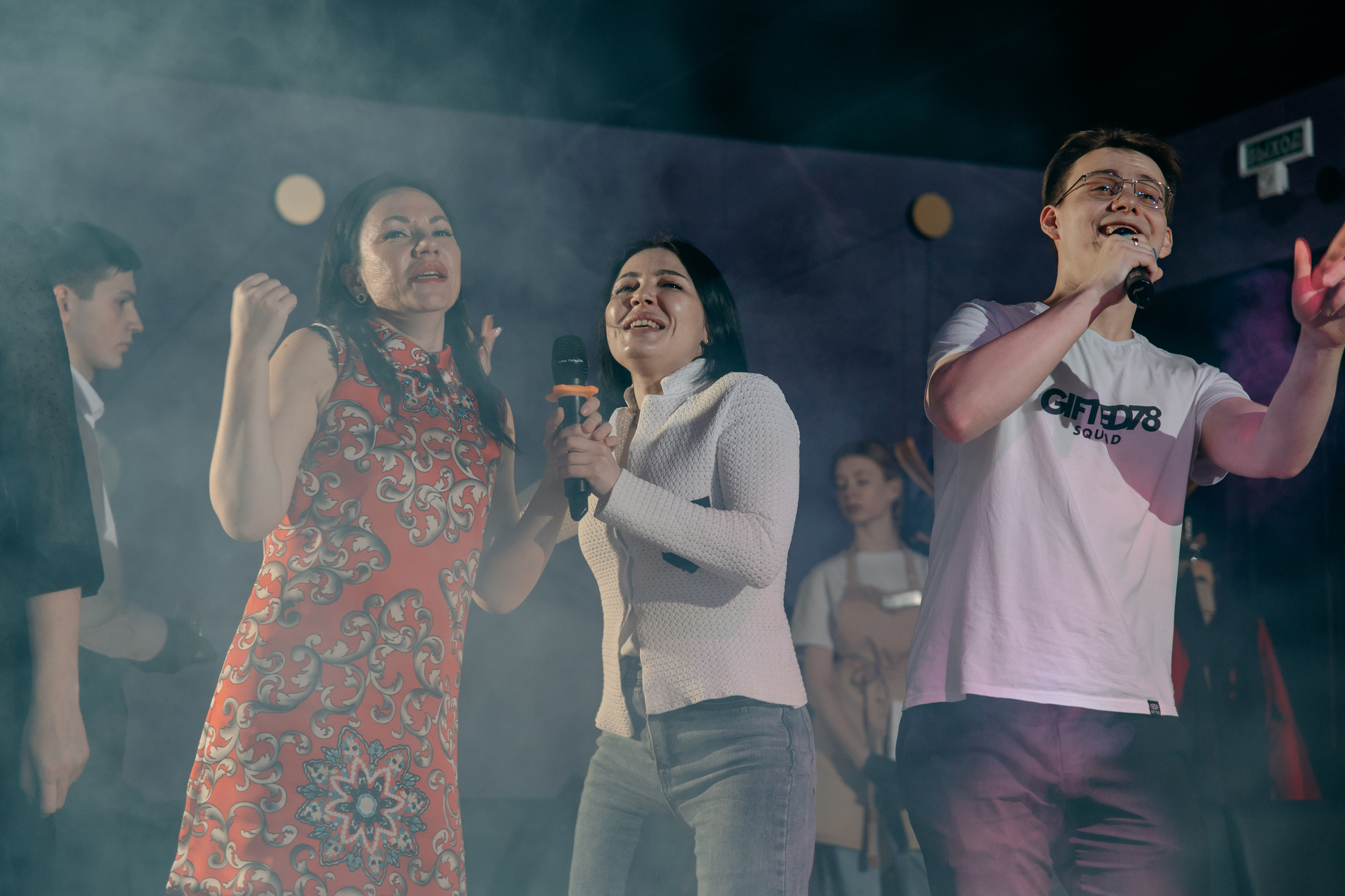 День рождения в караоке. Фото и видео съемка. Андрей Ионов