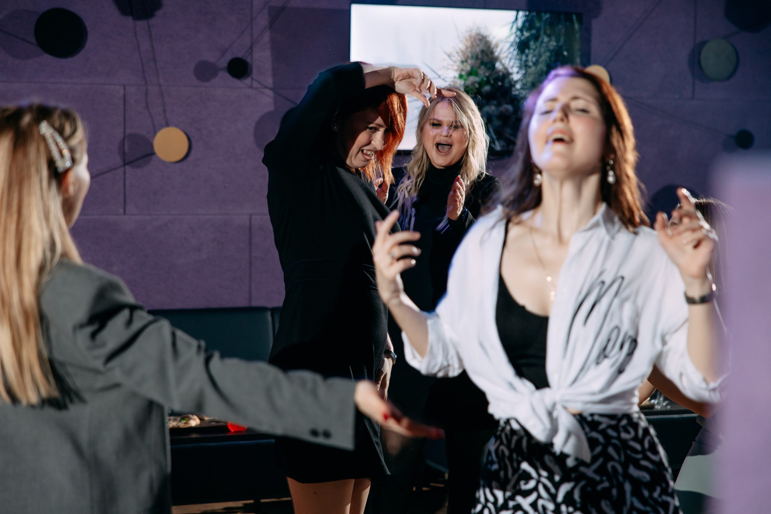 День рождения в караоке. Фото и видео съемка. Андрей Ионов