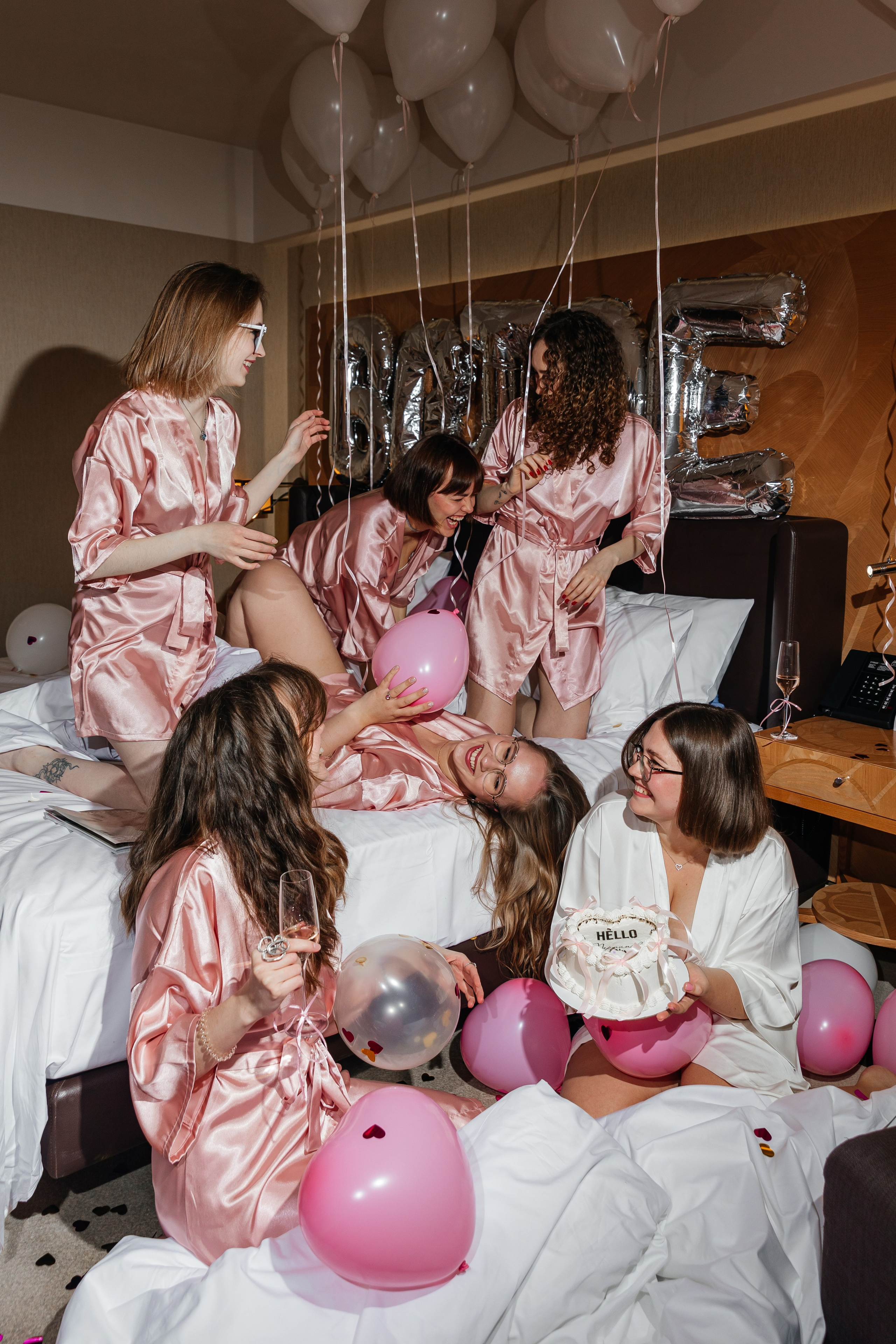 Девичник Crown Hotel. Семейный фотограф в Санкт-Петербурге Ева Маркова