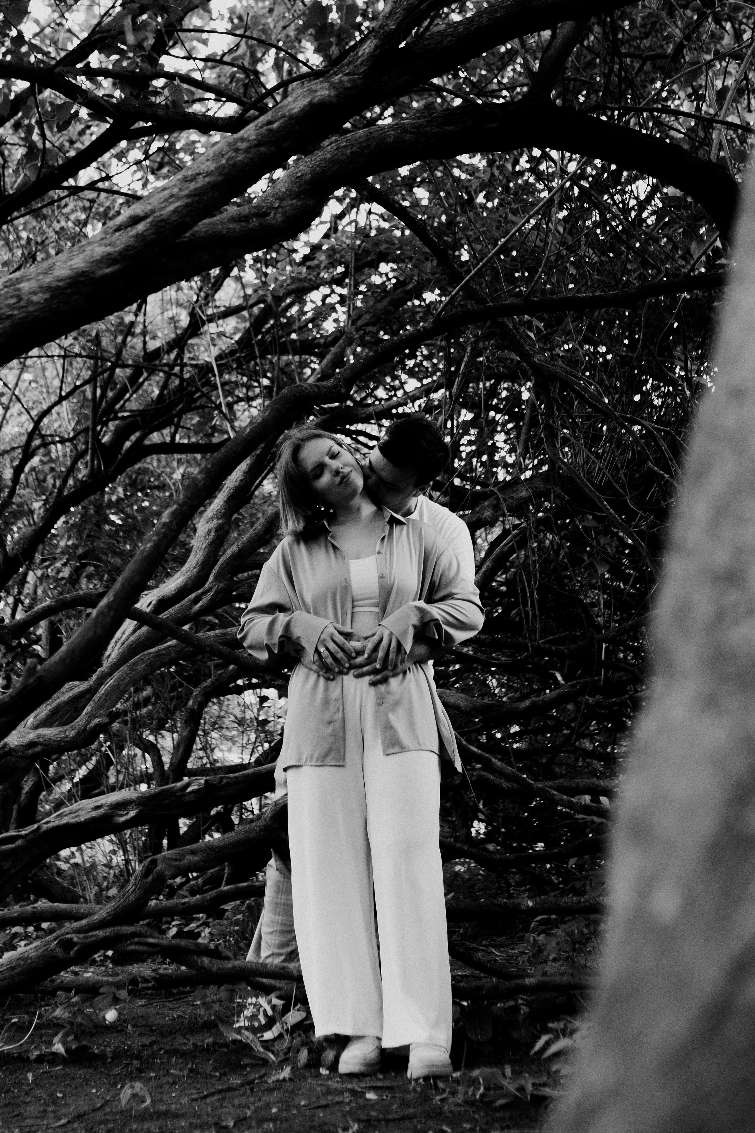 Фотосессия для пары в сиреневом саду. Фотограф Калагина Светлана