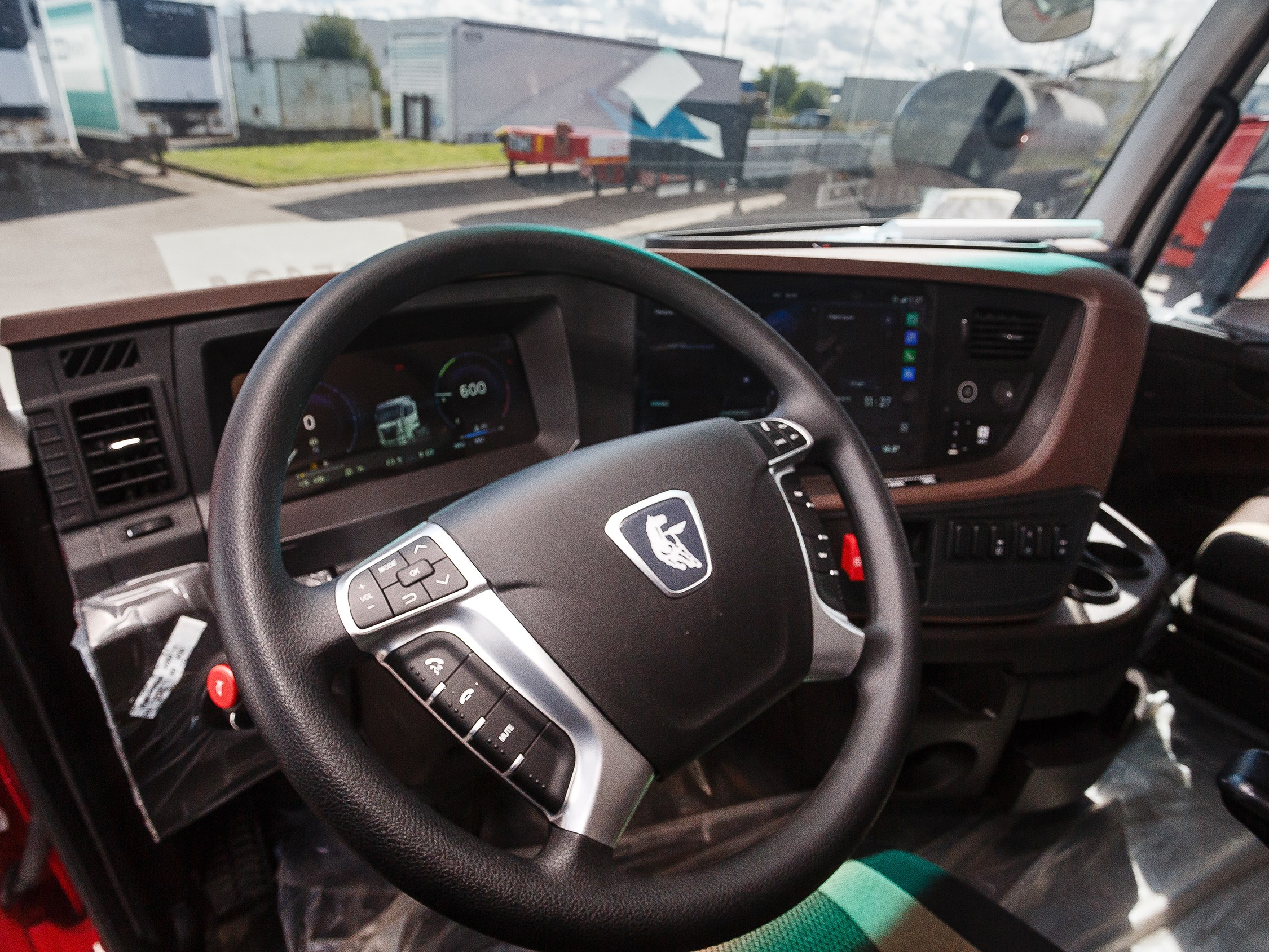 Автомобильный фотограф в СПб. Репортажная фотосъёмка в Санкт-Петербурге. Фотограф на мероприятие: выставки, презентации, автогонки. Фото для сайта, отчётов и публикации в сми. Профессиональный фотограф Сергей Пушкин. Промышленная фотосъёмка. Автопром. Фотосъёмка авто и спецтехники. Профессиональные фото большегрузов.