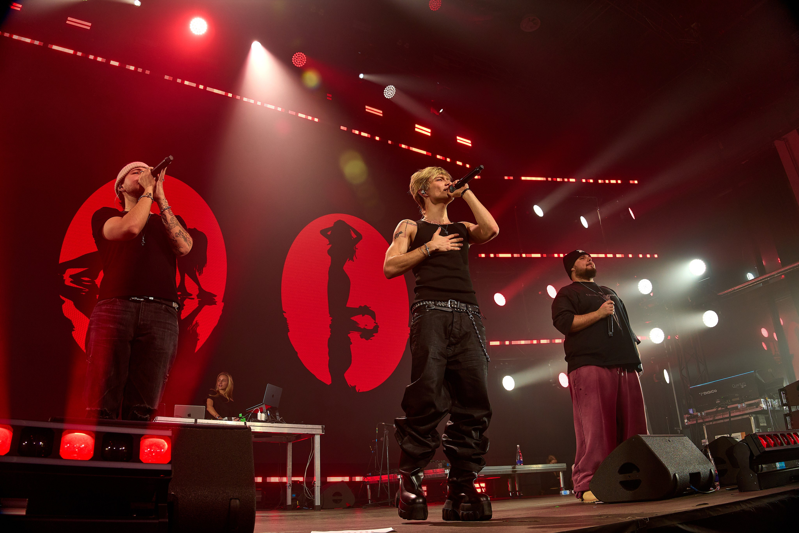 Nkeei, Unique, Artem Shilovets. Святослав Лебедев | Рекламный фотограф — Коммерческая съемка, Арт-дирекшн, AI-интеграция