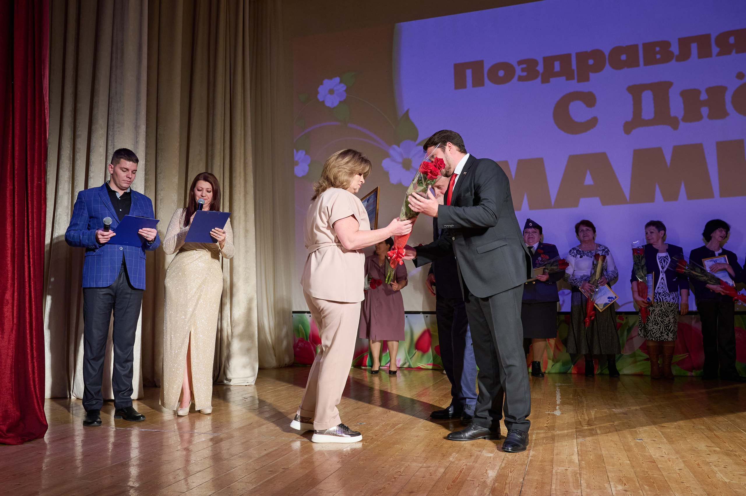 День матери. Кабардинка. Жизнь курорта Кабардинка в фотографиях