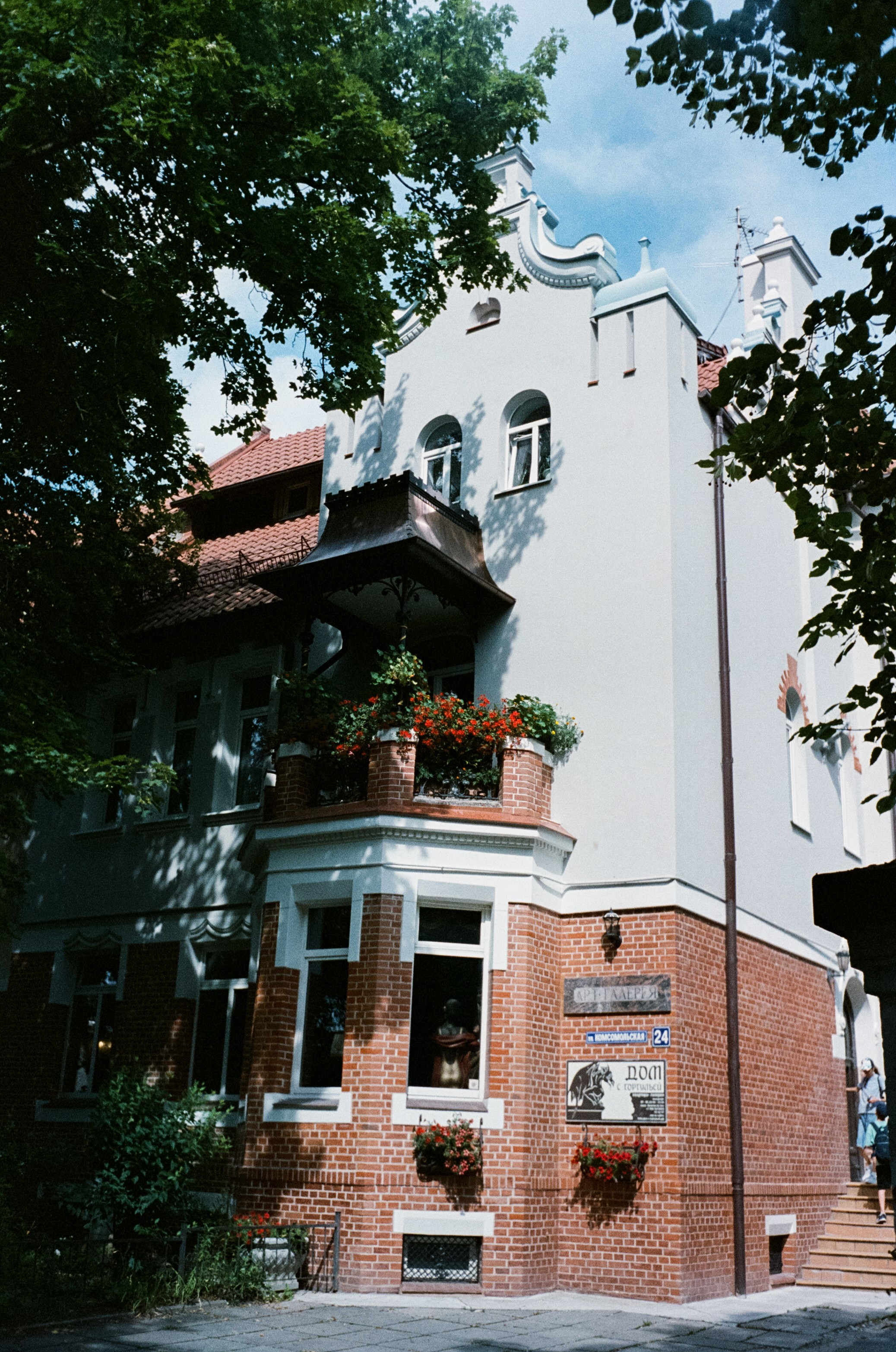 11 июля Светлогорск улочки / Minox 35 GT (2) / Kodak Portra 400 VC @ISO 100