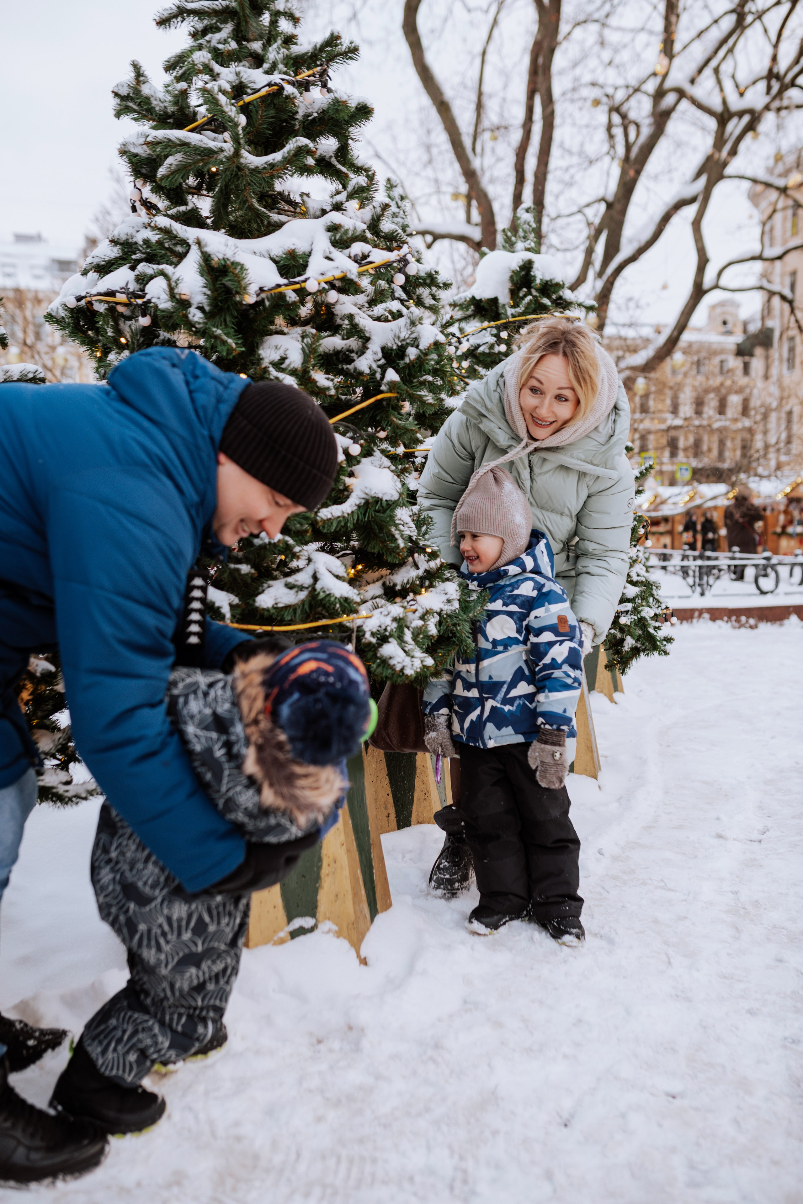 Семейная, Манежная площадь