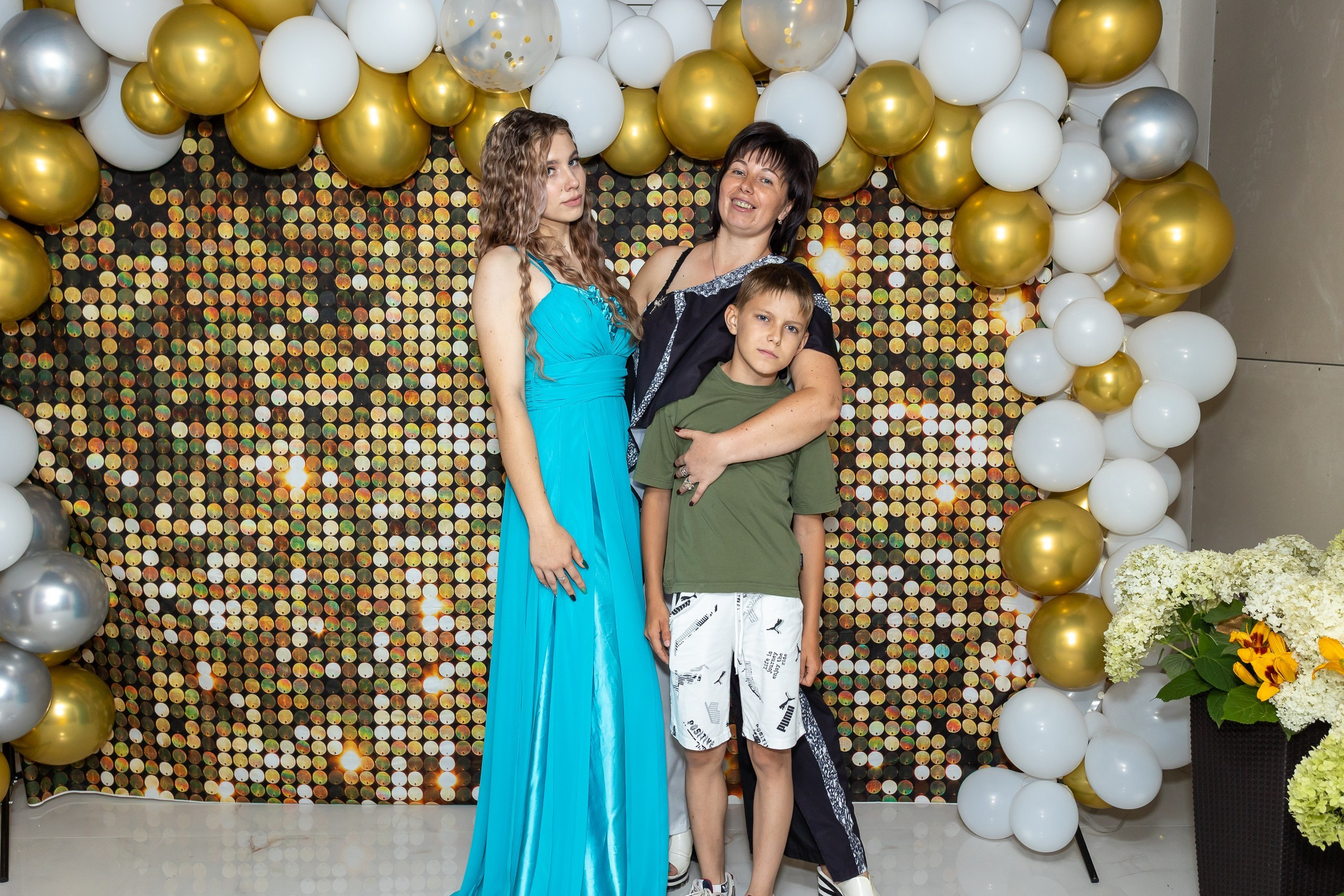 Вручение аттестата и выпускной вечер. Выпускные альбомы Майкоп, Краснодар Елена Золотарева