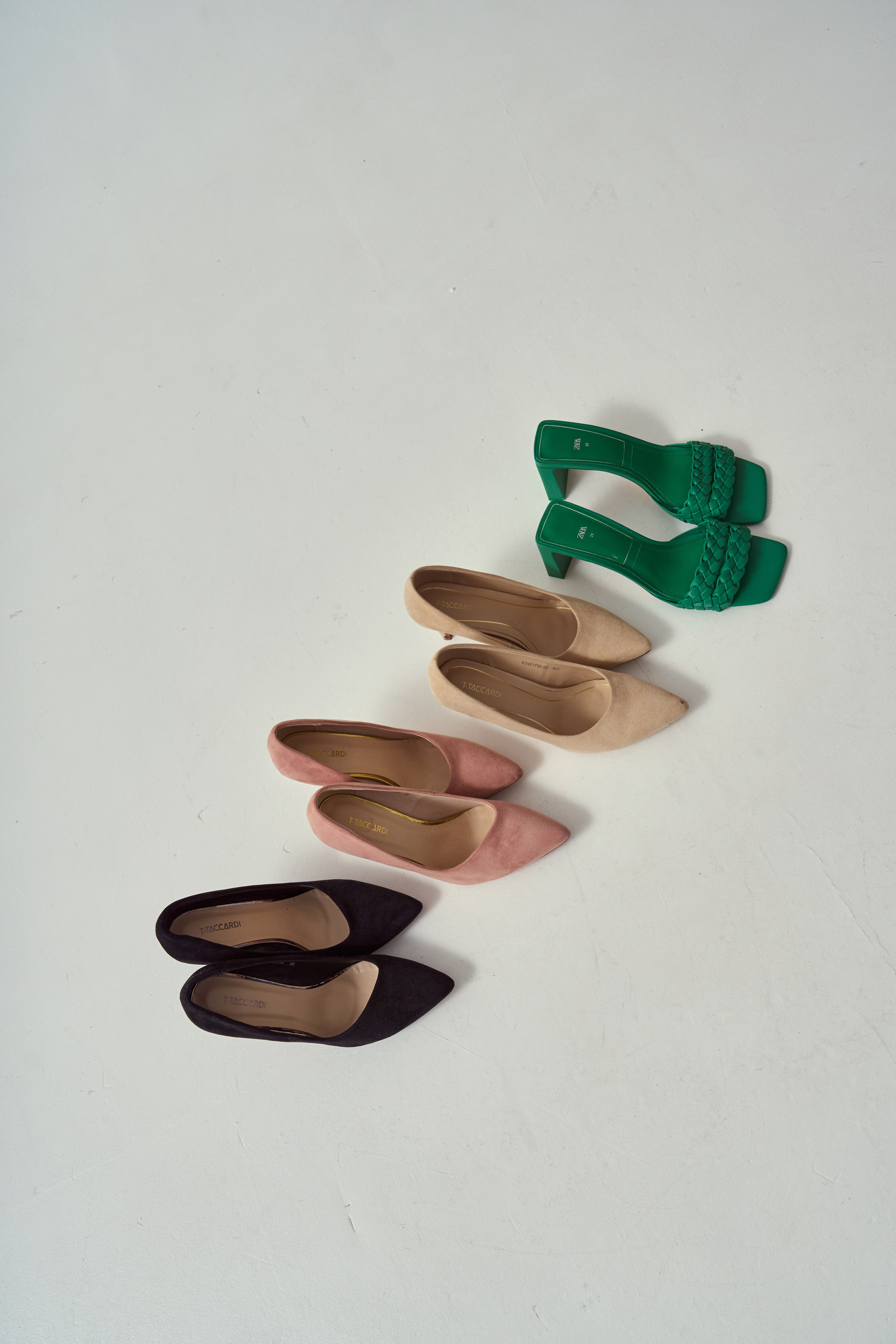 Съемочный гардероб женский. Content Studio фотостудия