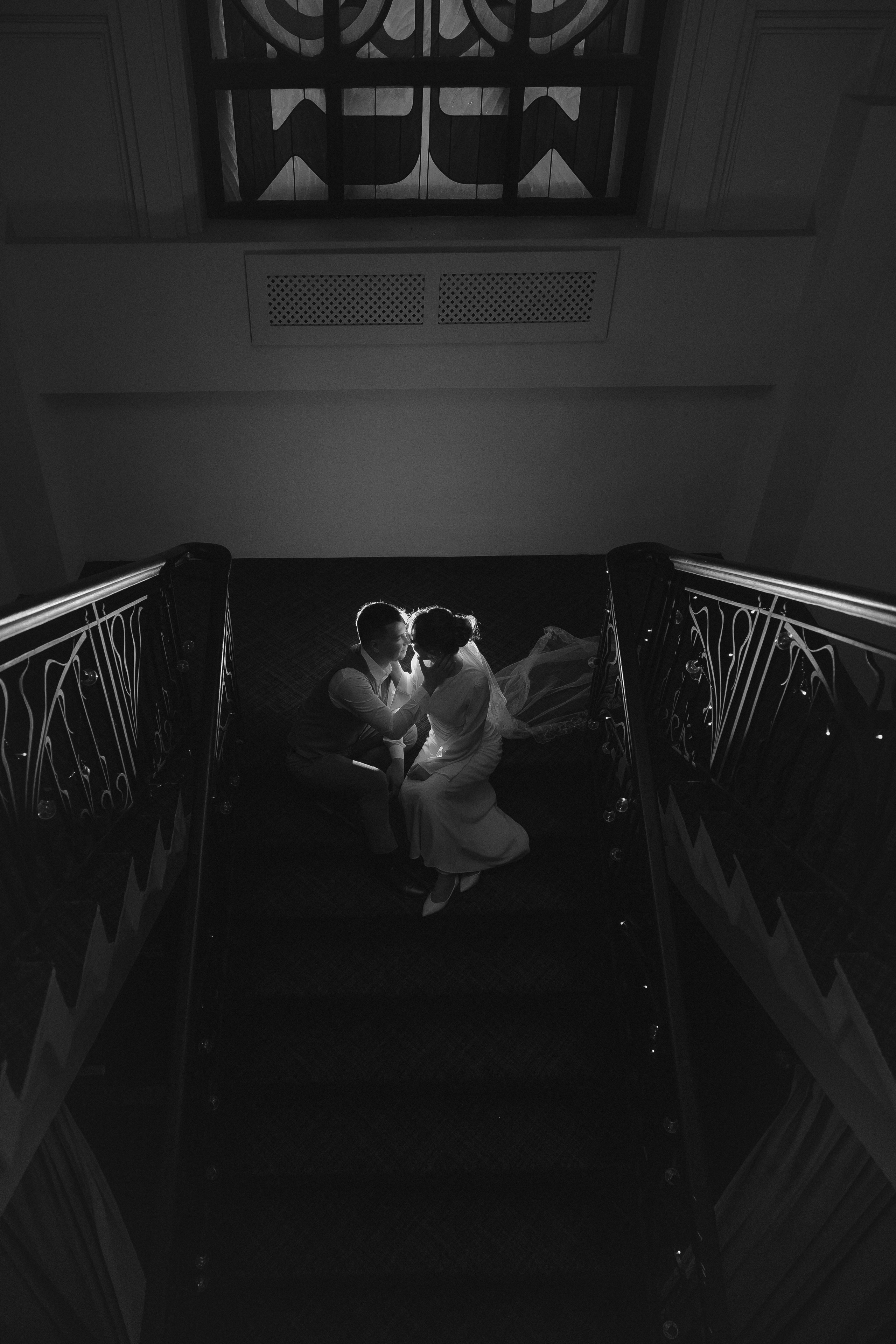 Стильная фотосессия жениха и невесты в Красноярске