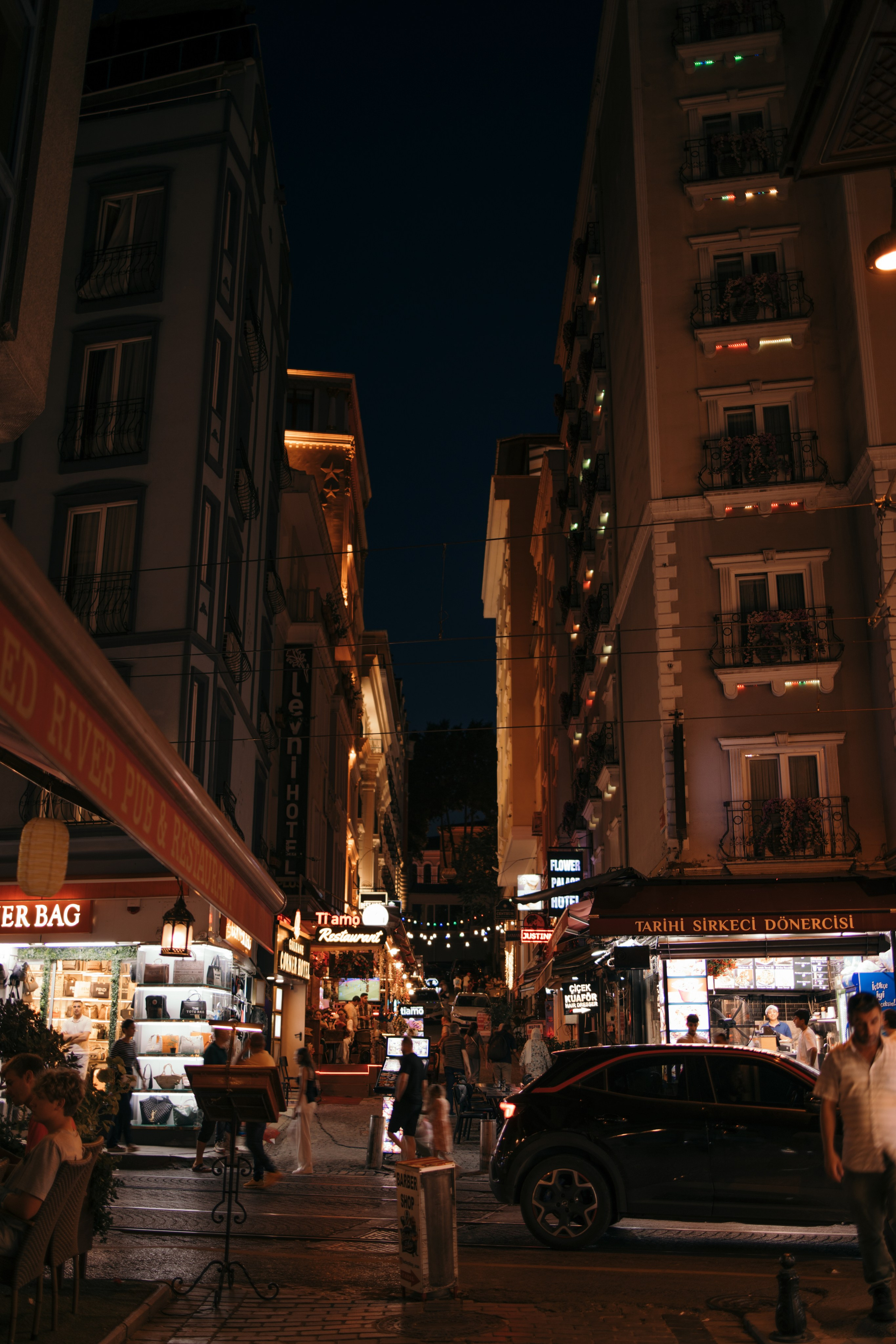 Street photo. Photographer in Turkey — Dari N