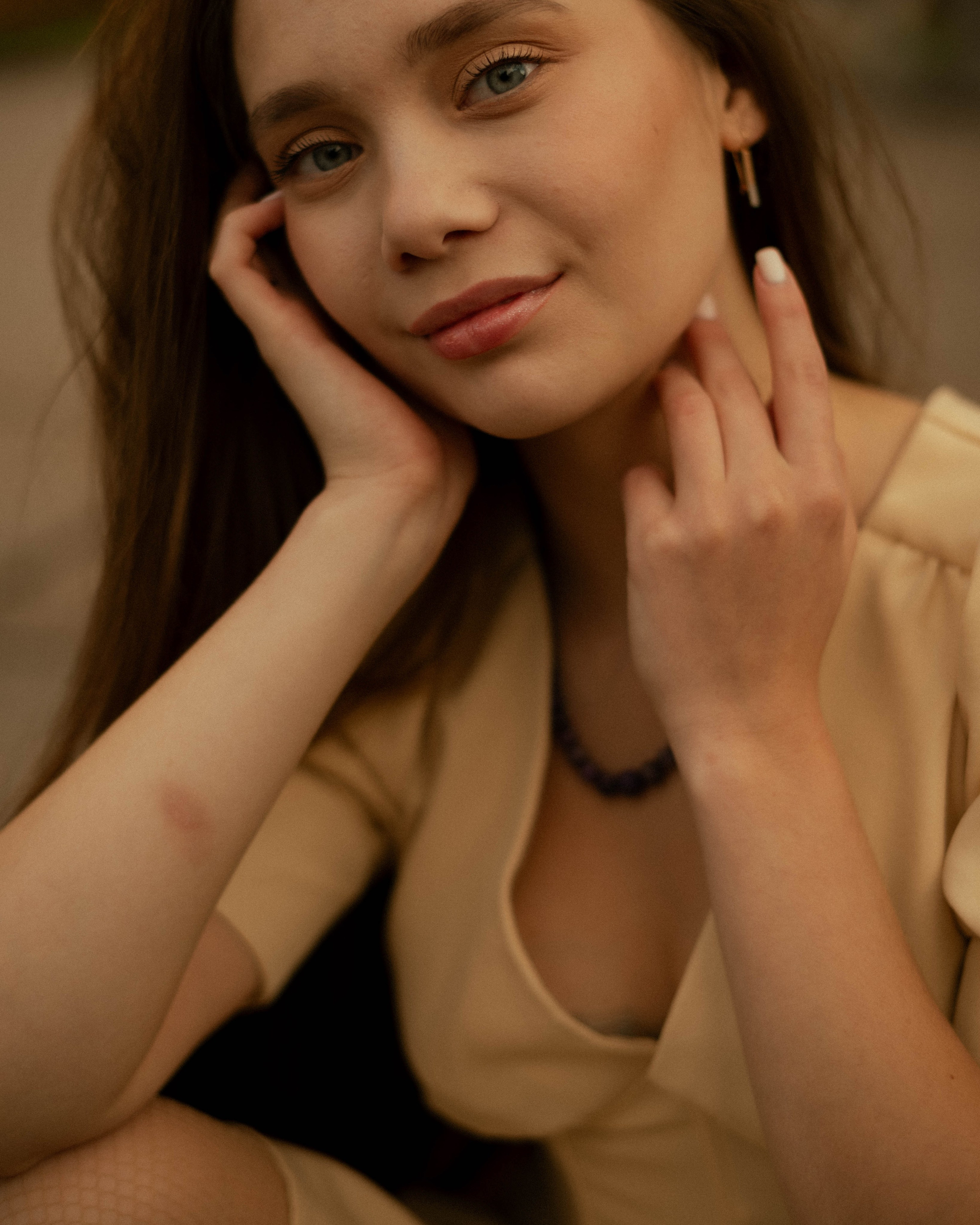 Таня. Женский фотограф. Создатель украшений ручной работы. Модель