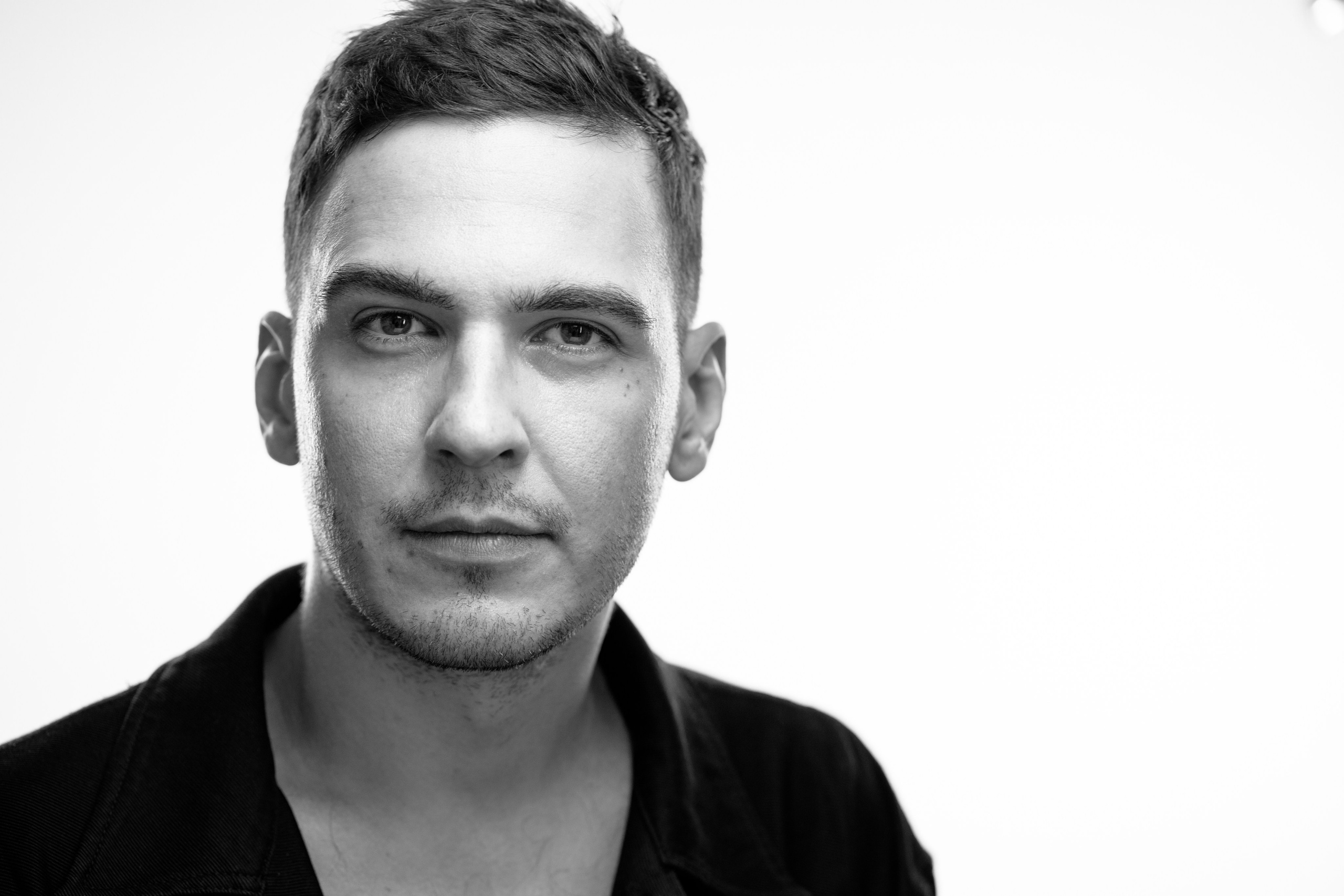 Headshot & portrait session for Arthur. Headshot & portrait photographer Alexei Shendrick