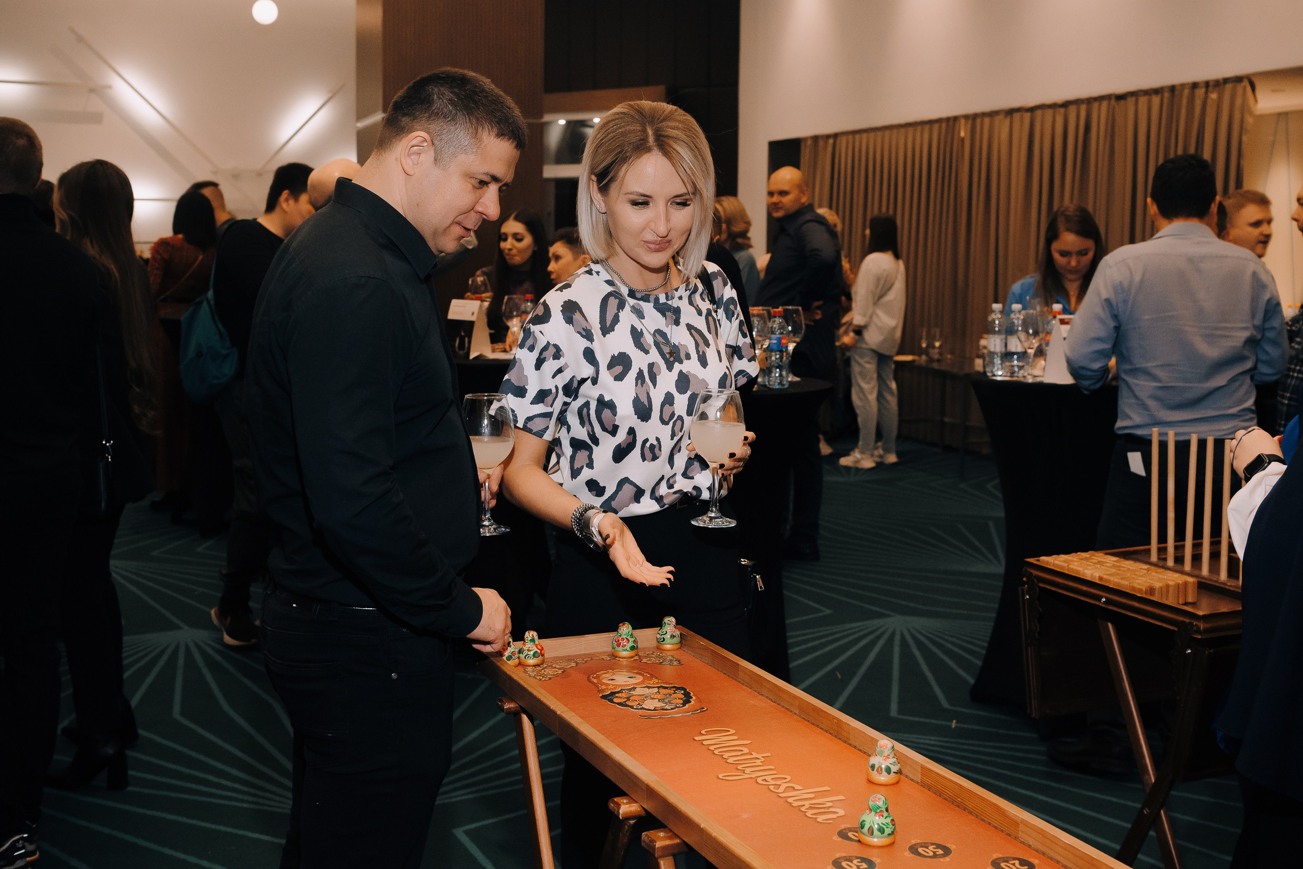 ФЕСТИВАЛЬ ВИНА И КРЕПКИХ НАПИТКОВ МАВТ-ВИНОТЕКА. Репортажный фотограф Зуев Роман г. Челябинск