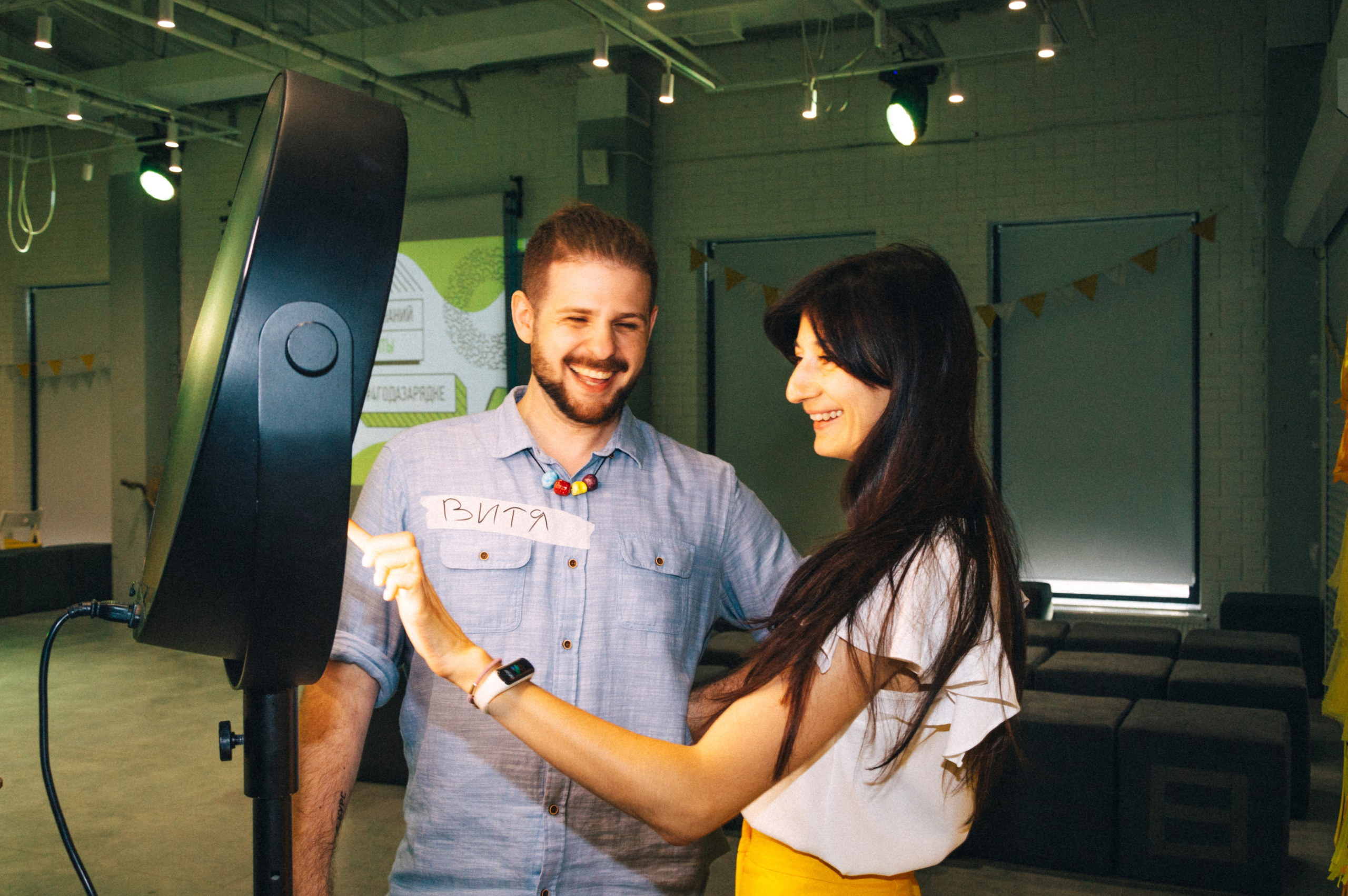 Фото-гиф-стойка BLACK (фотобудка, селфизеркало). Инсталаб Краснодар фото и видео интерактивы на ваше мероприятие