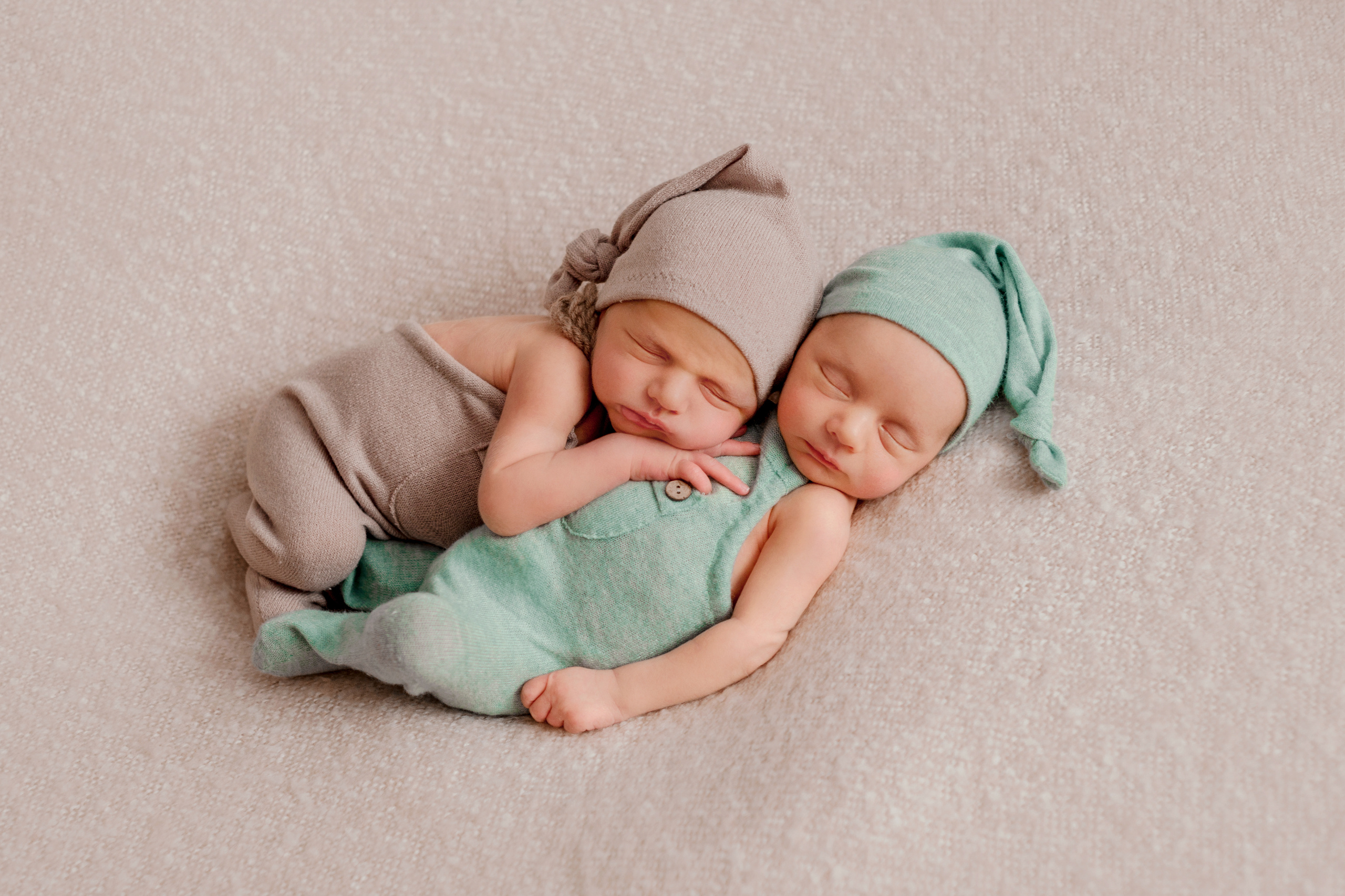 Близнецы Саша и Серёжа. Фотограф новорожденных Вера Мереуца Оренбург