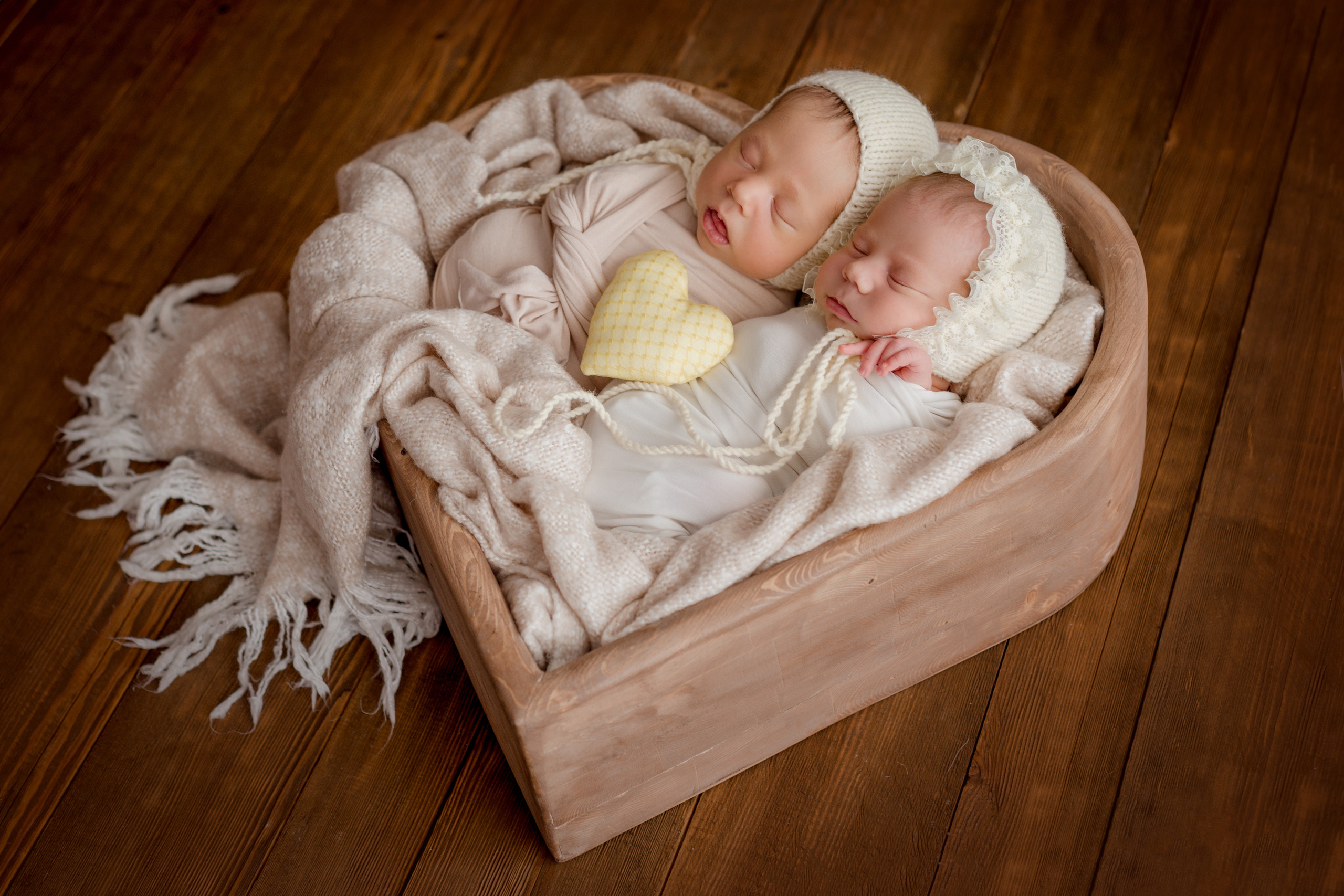 Двойняшки Ксюша и Дима. Фотограф новорожденных Вера Мереуца Оренбург