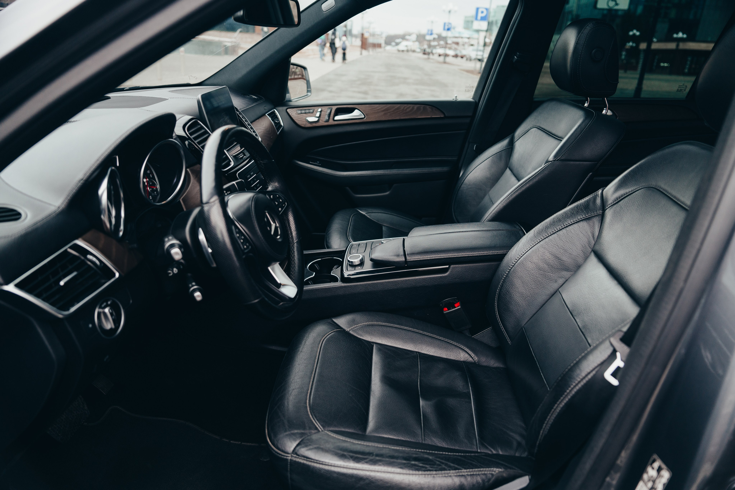 Mercedes-Benz GLS-Class 350 d. Идеальные портреты для соцсетей — Фотограф Ленар