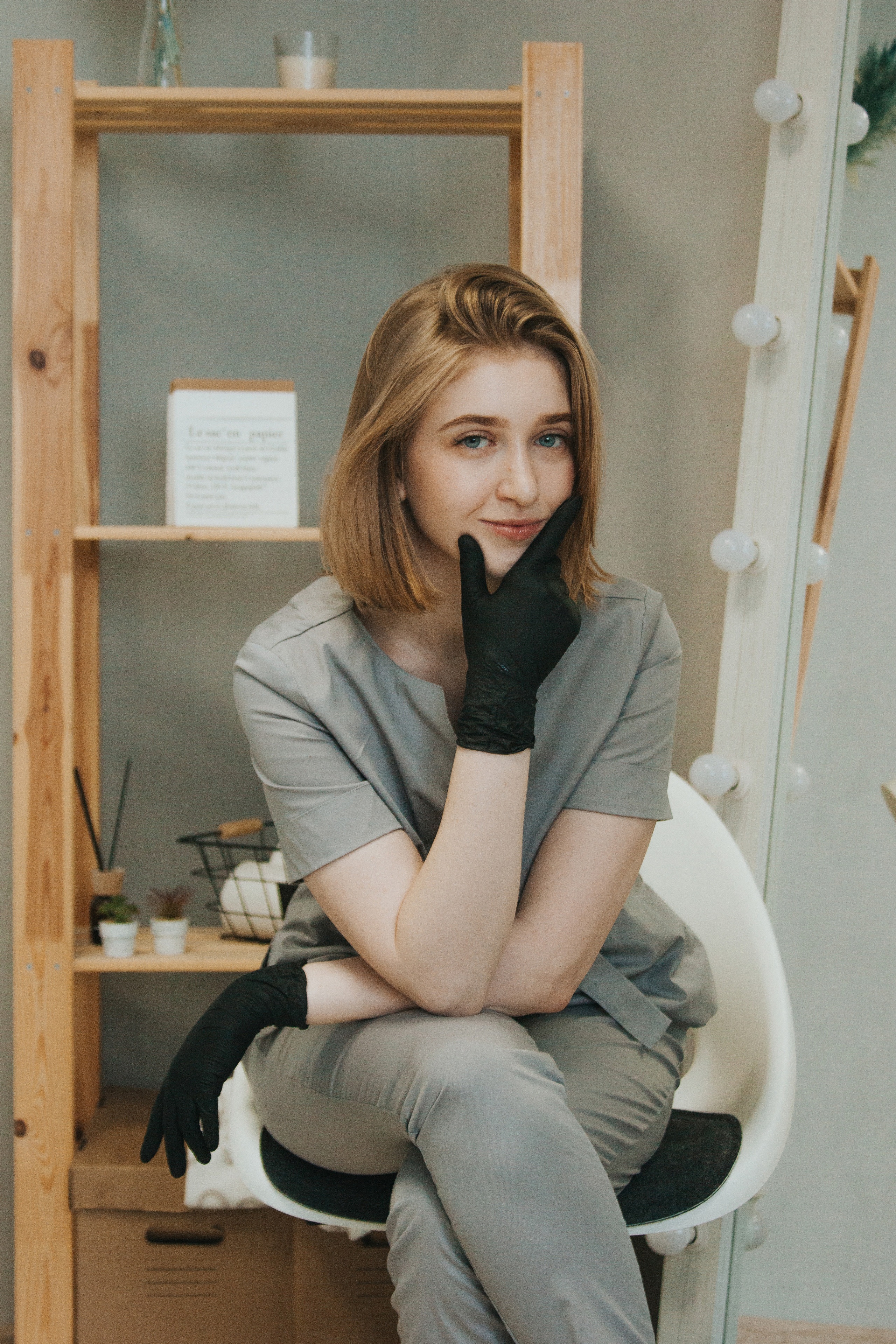 Мастер маникюра. Свадебный и портретный фотограф в Воронеже Вика Лихачева