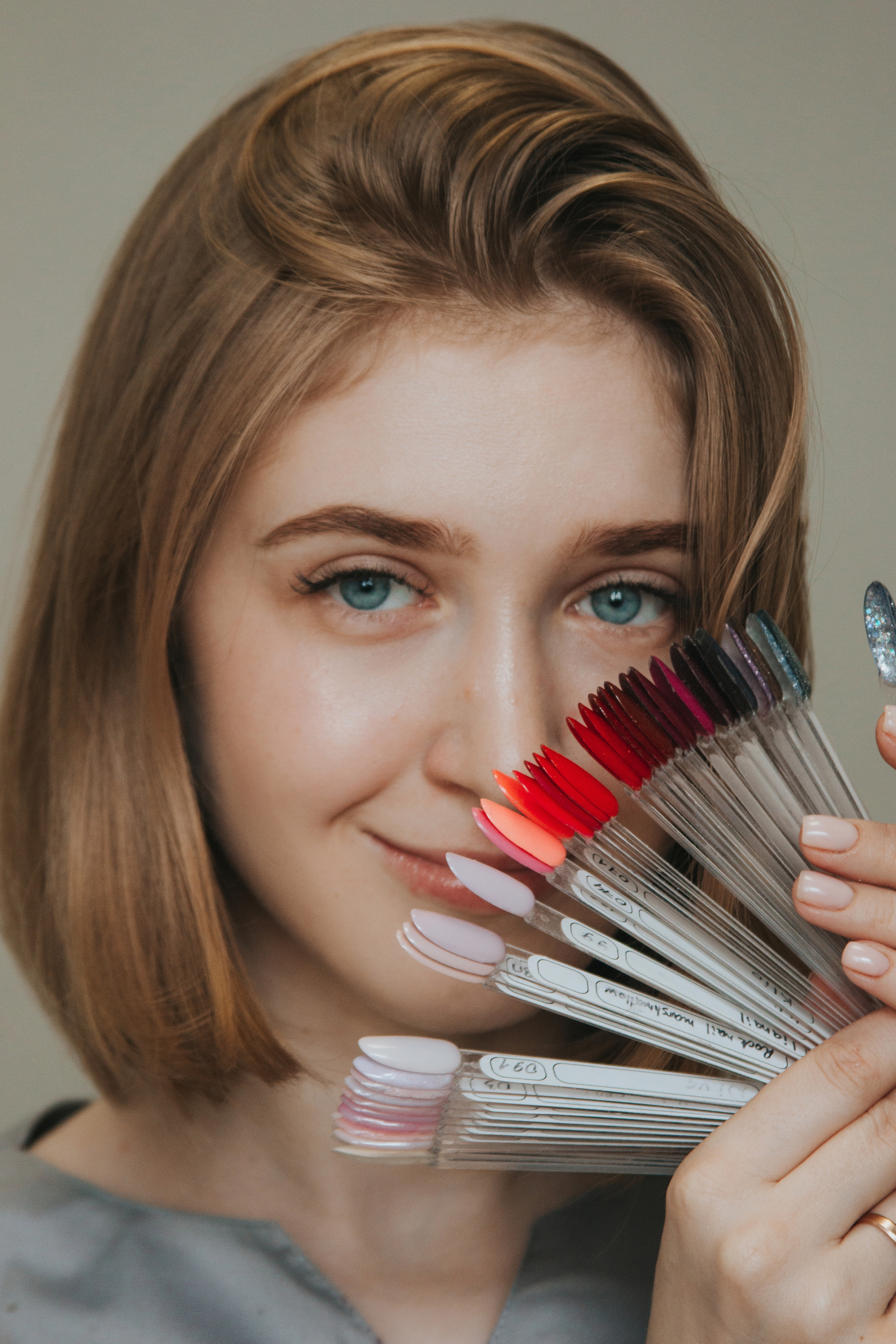 Мастер маникюра. Свадебный и портретный фотограф в Воронеже Вика Лихачева