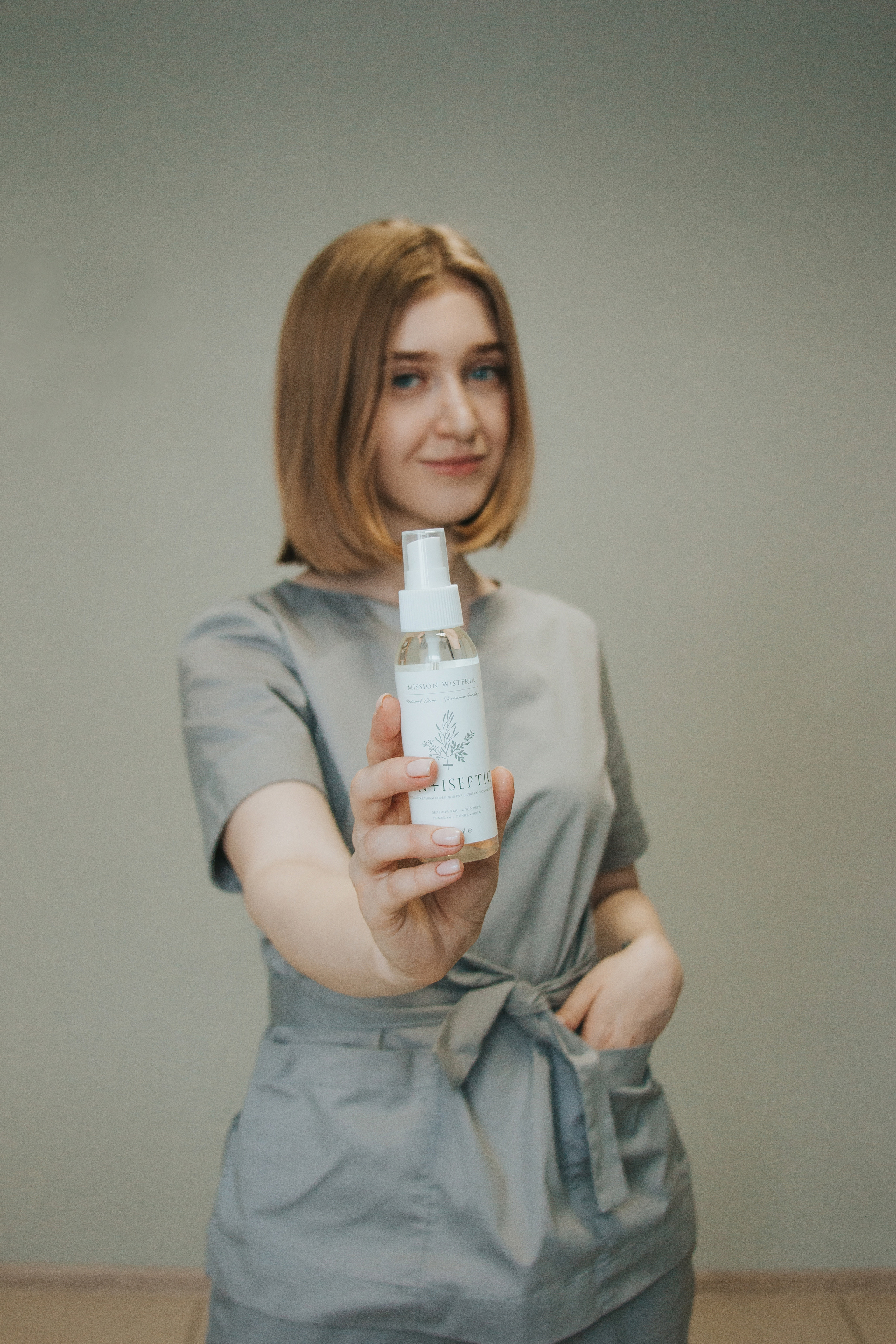 Мастер маникюра. Свадебный и портретный фотограф в Воронеже Вика Лихачева