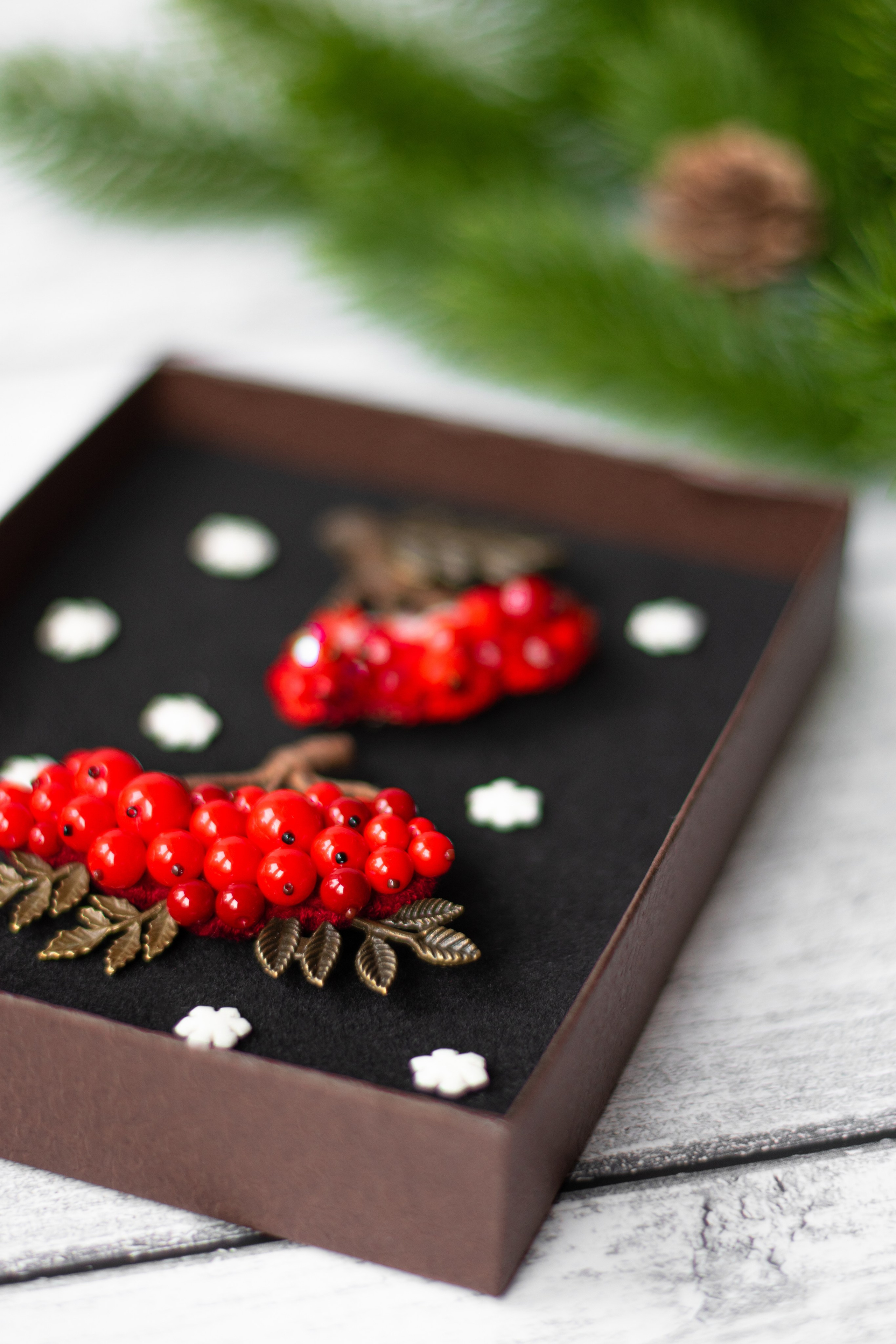 Броши ручной работы «Рябина». Фотограф Санкт-Петербург | Дарья Першина