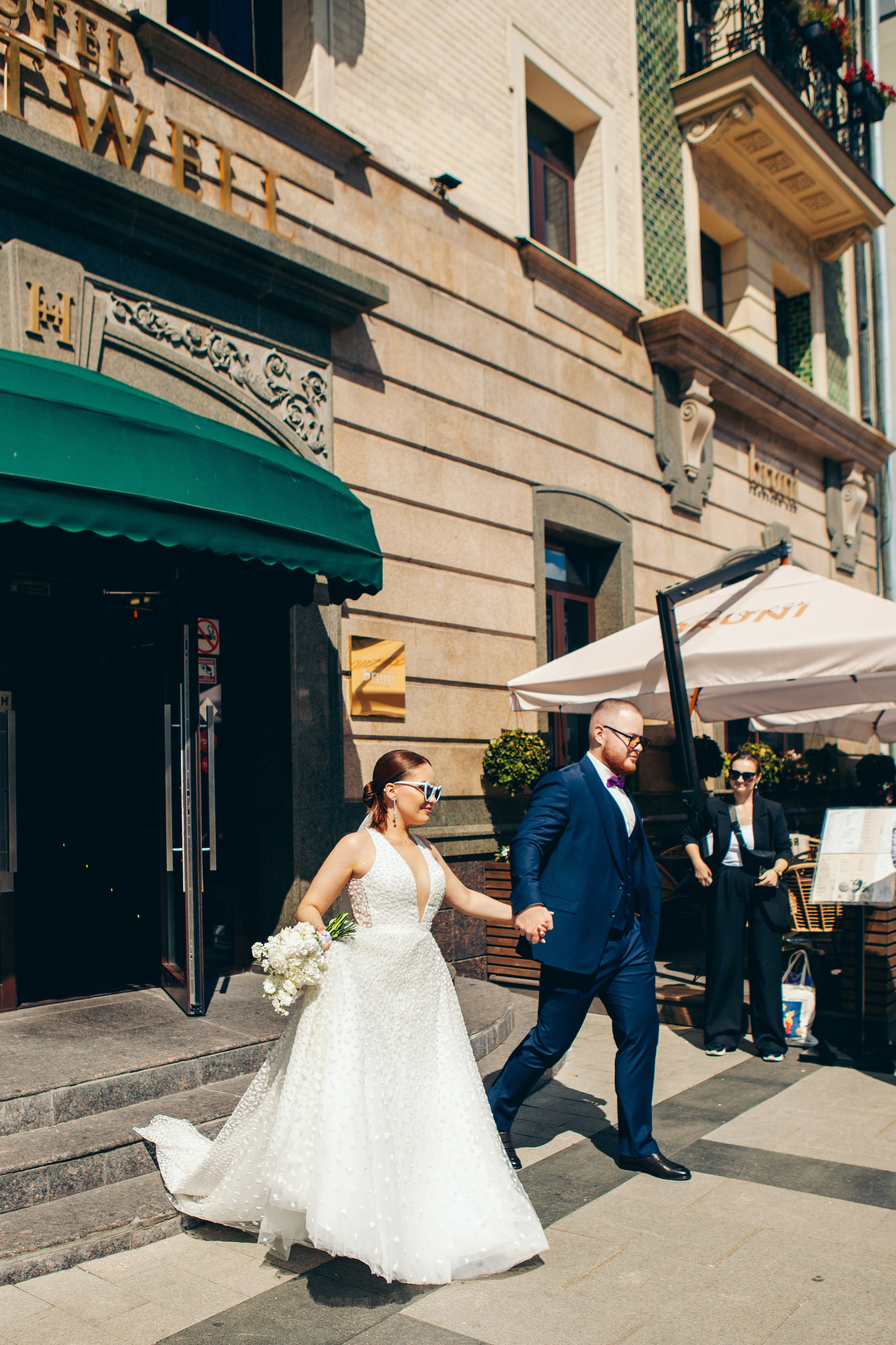 Свадебная фотосессия в отеле hartwell hotel и на патриарших прудах. Фотограф Ольга Ефремова