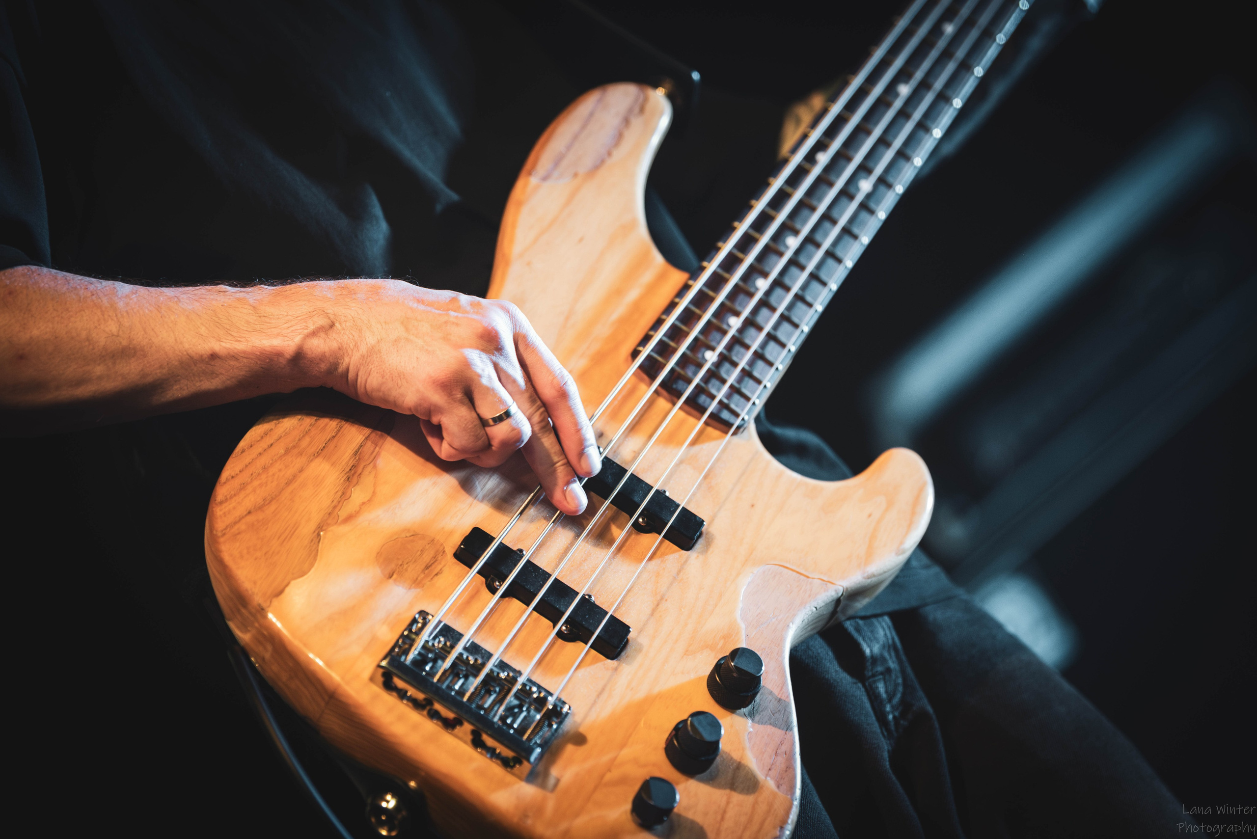 7000$ (29 июня 2025 года, Москва, клуб Урбан). Фотограф Светлана Блинова, Москва и Московская область