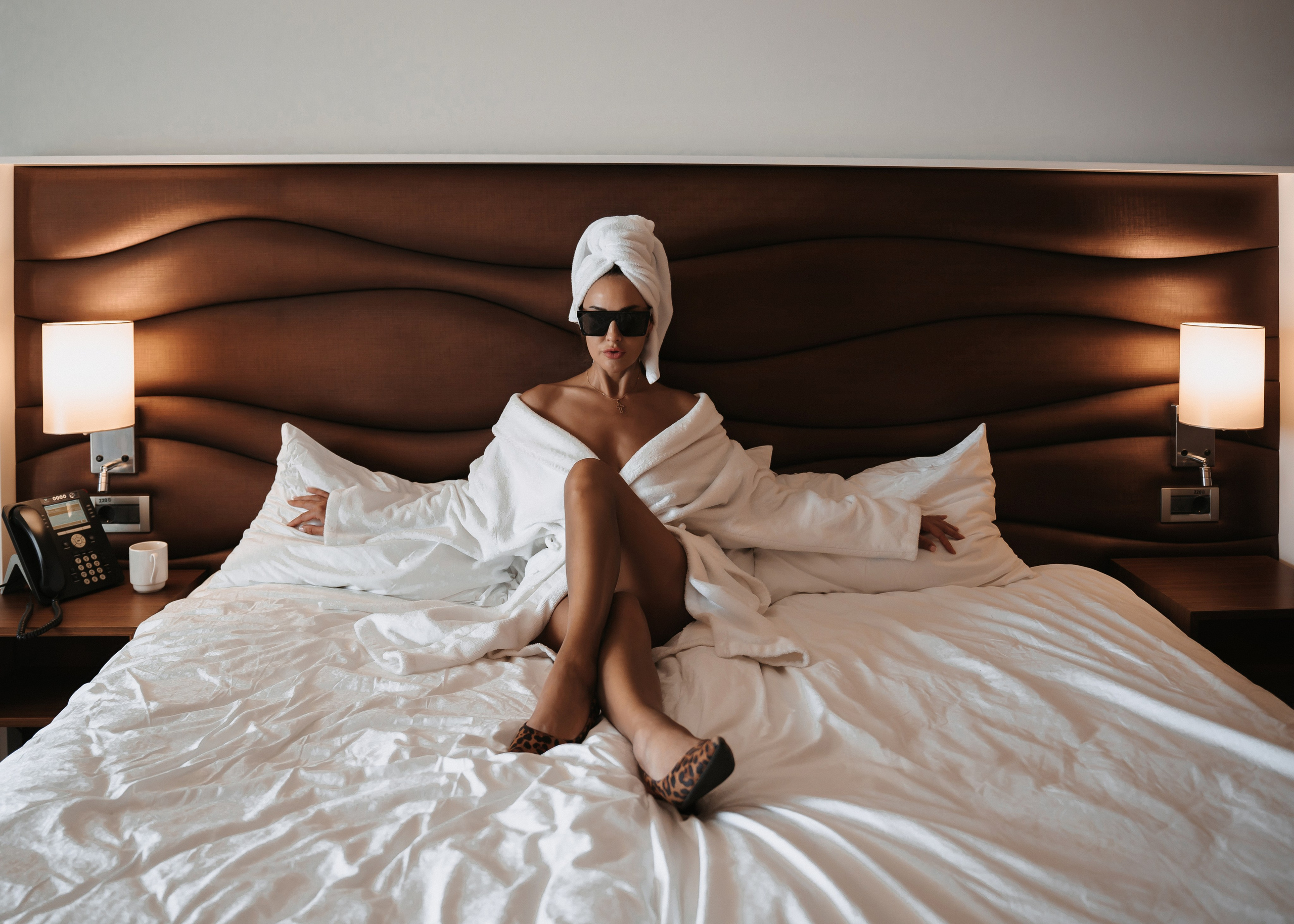 Девушка в отеле. Фотография Алины Бернд