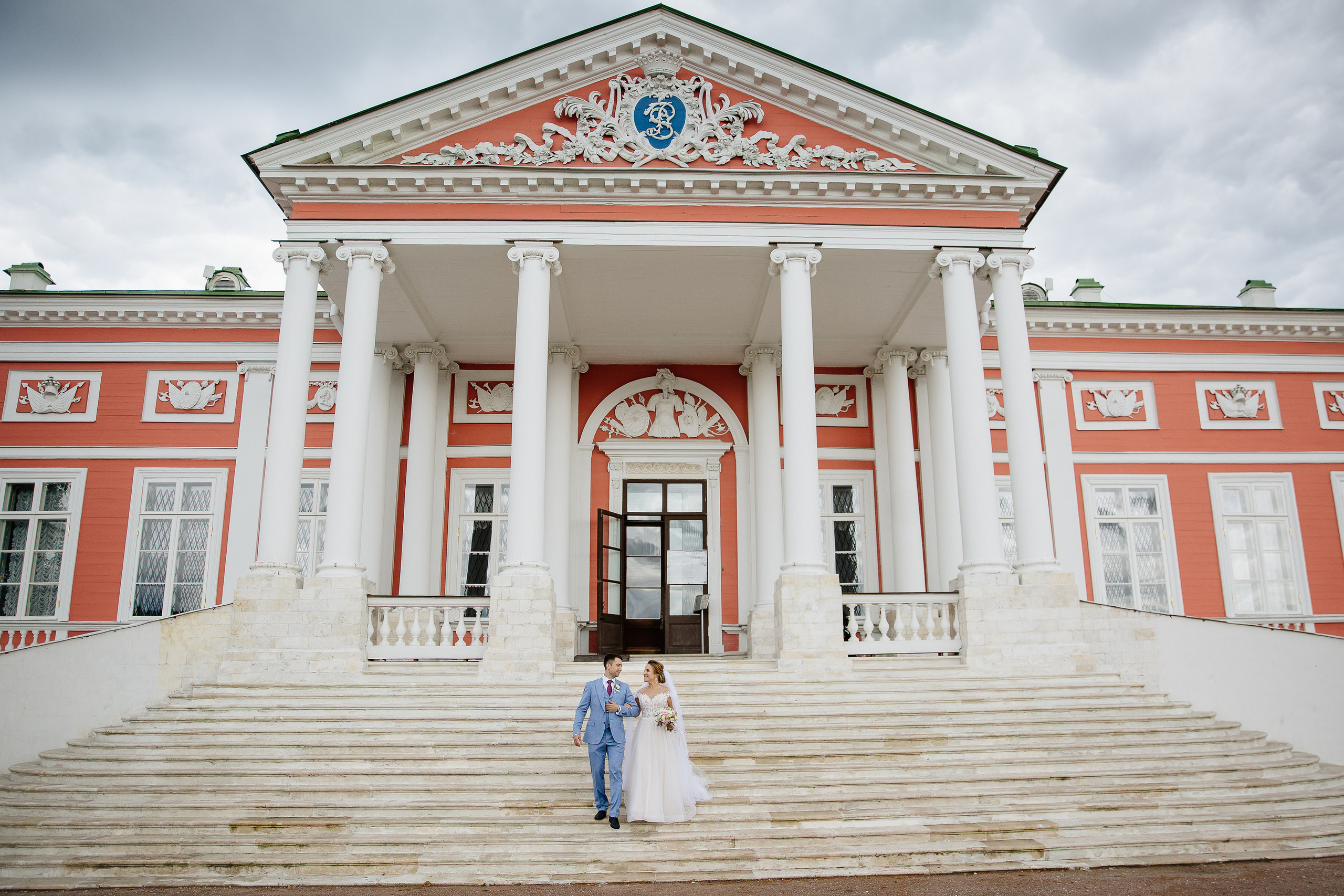 Свадебная фотосессия в Кусково. Свадебный банкет в Forest Hall Форест Холл. Свадьба в Сокольниках. Свадебный и семейный фотограф Екатерина Иванова