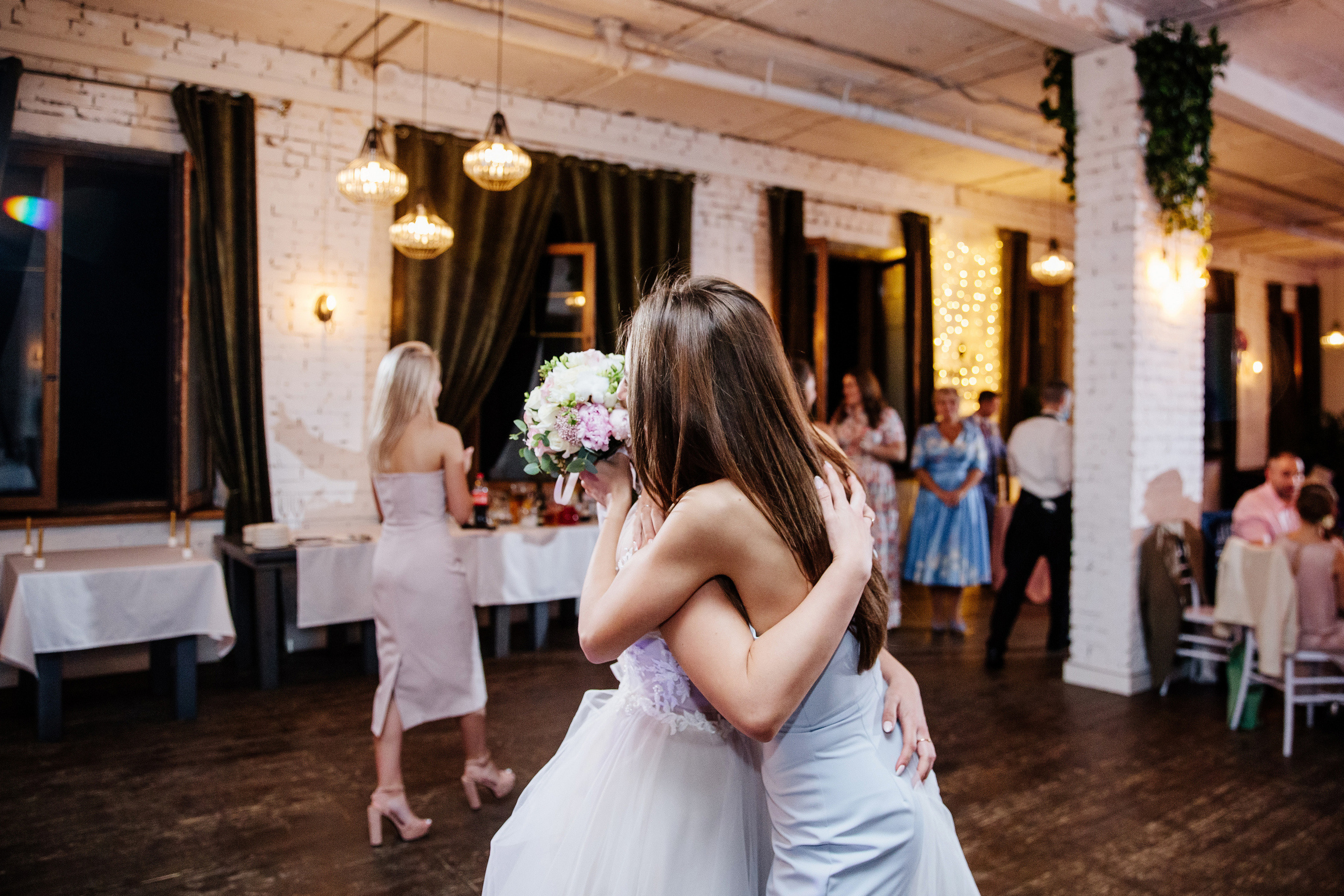 Свадебная фотосессия в Кусково. Свадебный банкет в Forest Hall Форест Холл. Свадьба в Сокольниках. Свадебный и семейный фотограф Екатерина Иванова