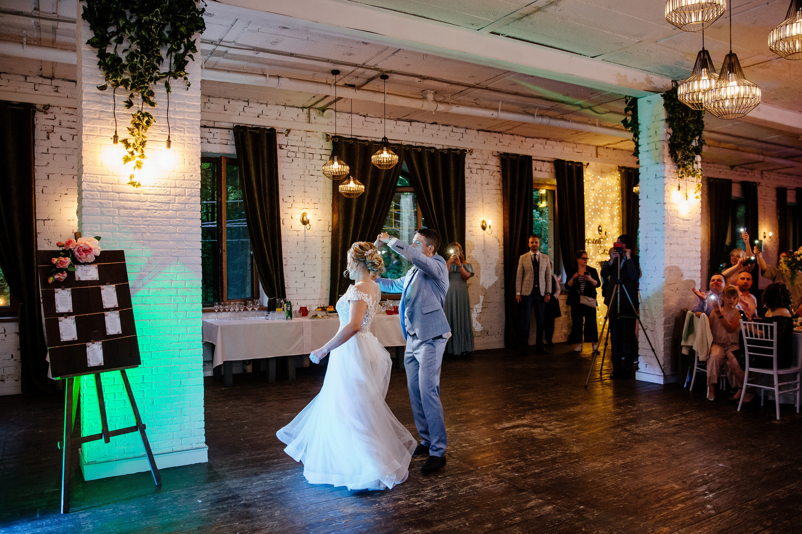 Свадебная фотосессия в Кусково. Свадебный банкет в Forest Hall Форест Холл. Свадьба в Сокольниках. Свадебный и семейный фотограф Екатерина Иванова